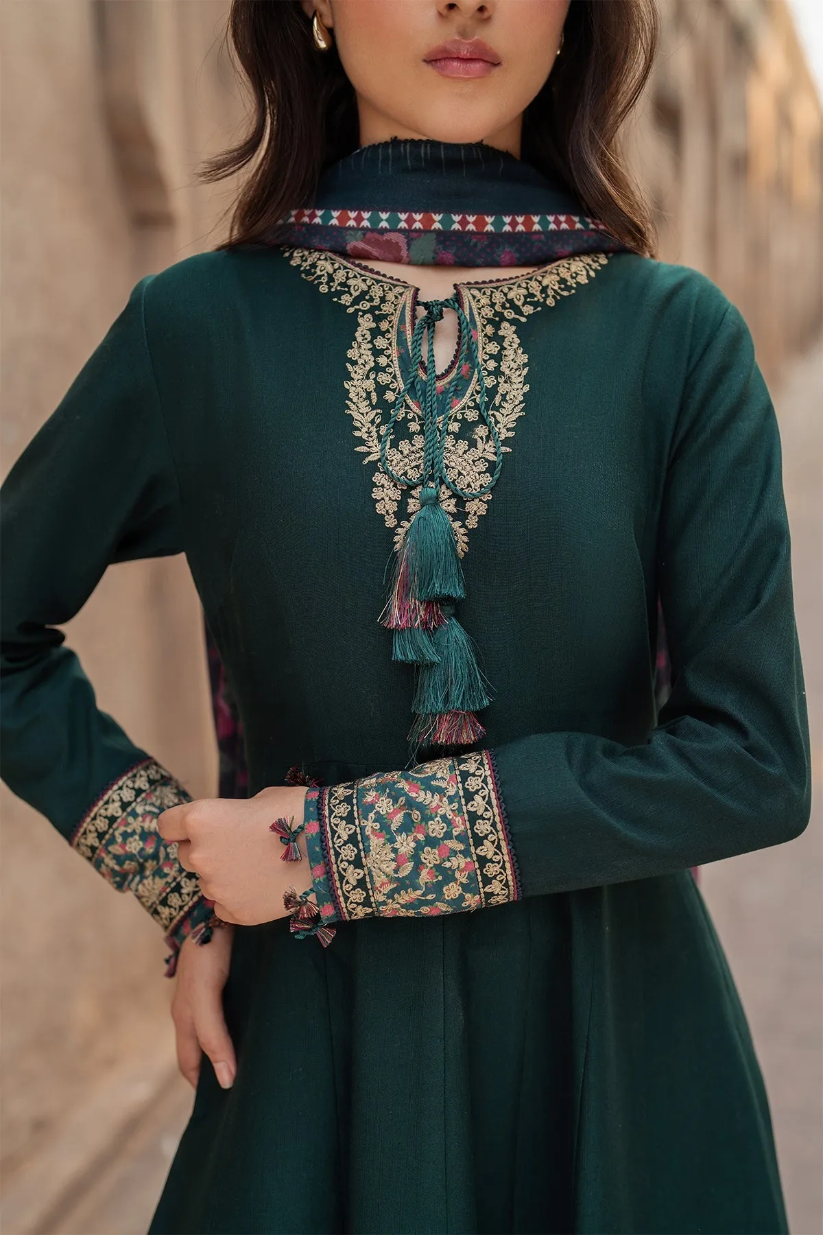 Jazmin Delia Fall/Winter – Embroidered Slub Khaddar D7