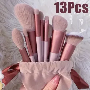 Juego de 13 brochas de maquillaje.