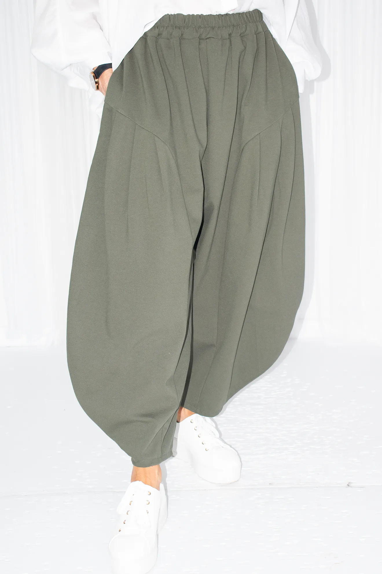 Juniper Pleat Waist Cocoon Trouser in Khaki