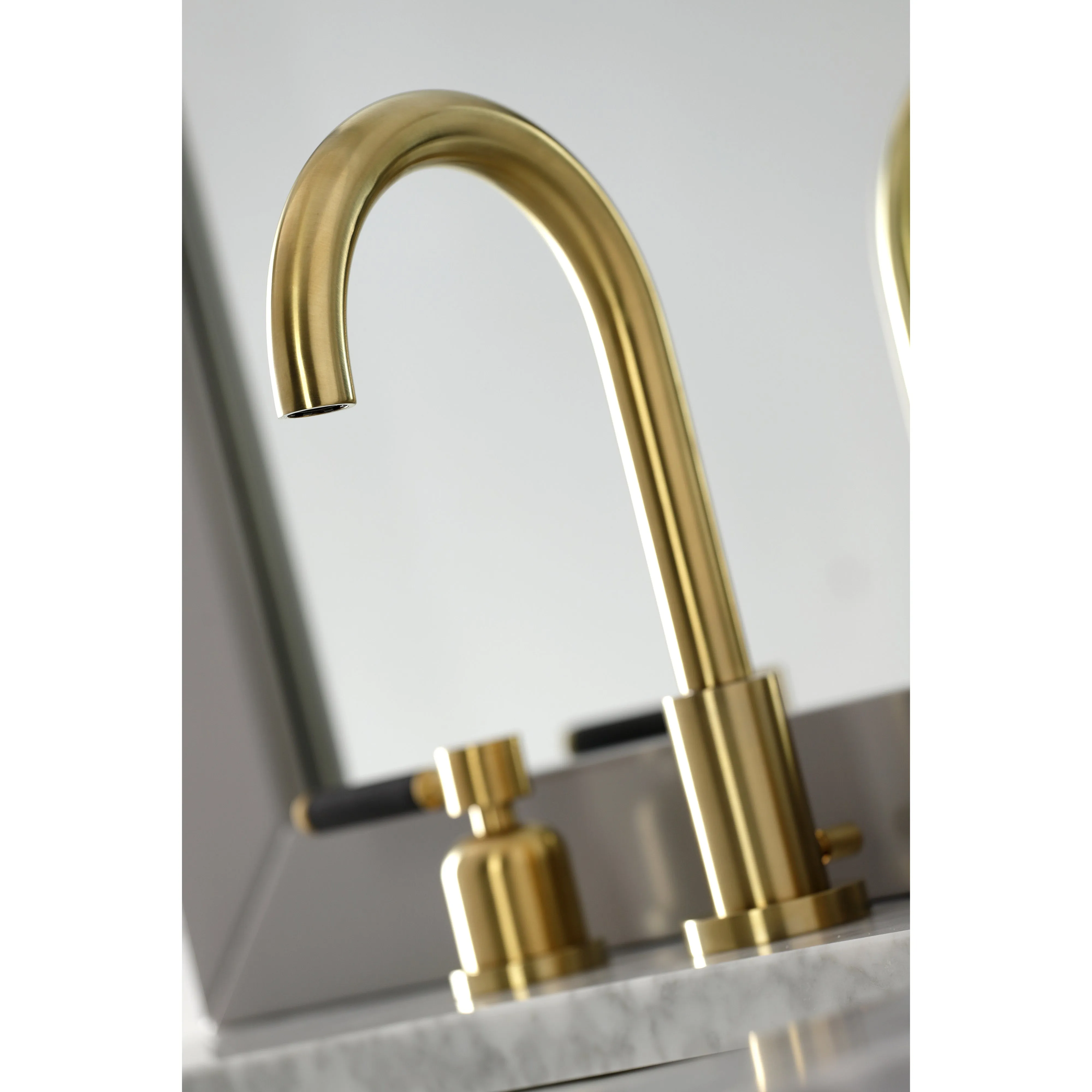 Kaiser Modern Widespread Bathroom Faucet