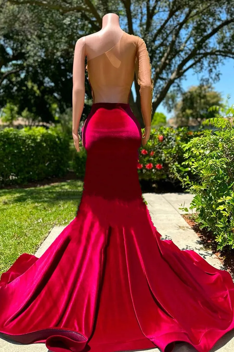 kamahe Long sleeves One shoulder Gold Appliques Burgundy Prom Dresses