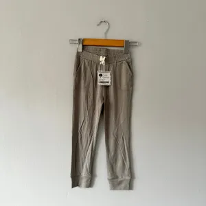 Kate Quinn / Pocket urban jogger | cape cottage / 4T / New with tag