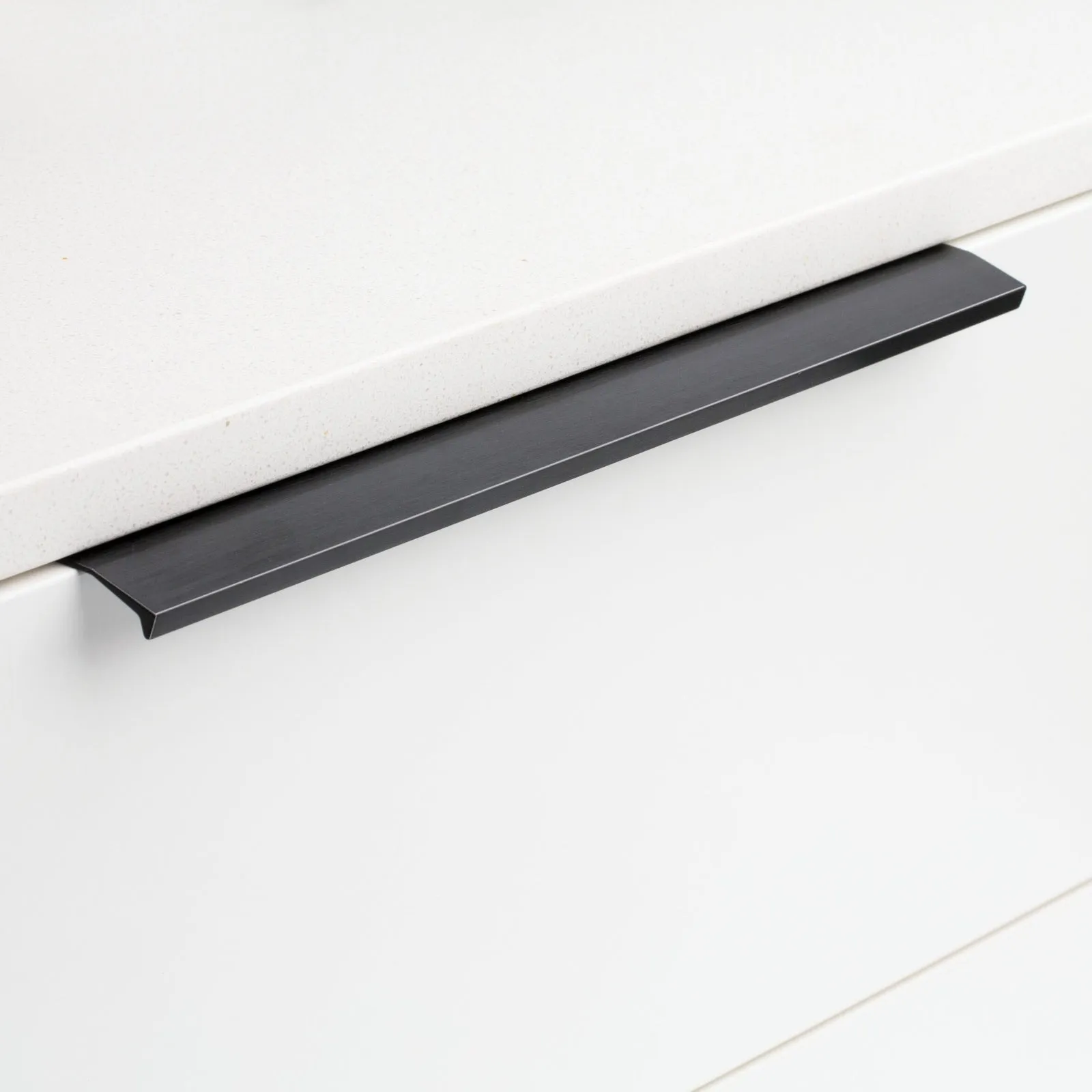 KETHY DL701 CABINET EDGE PULL 300MM