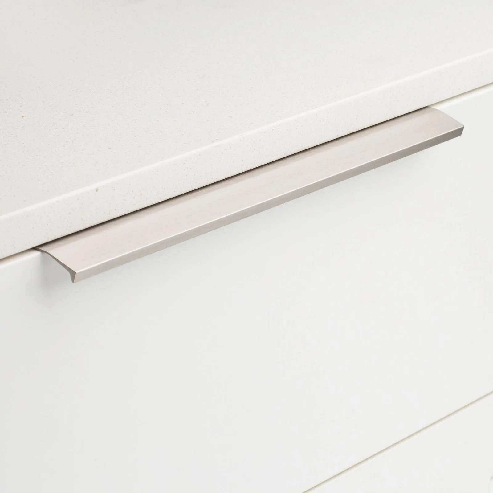 KETHY DL701 CABINET EDGE PULL 300MM