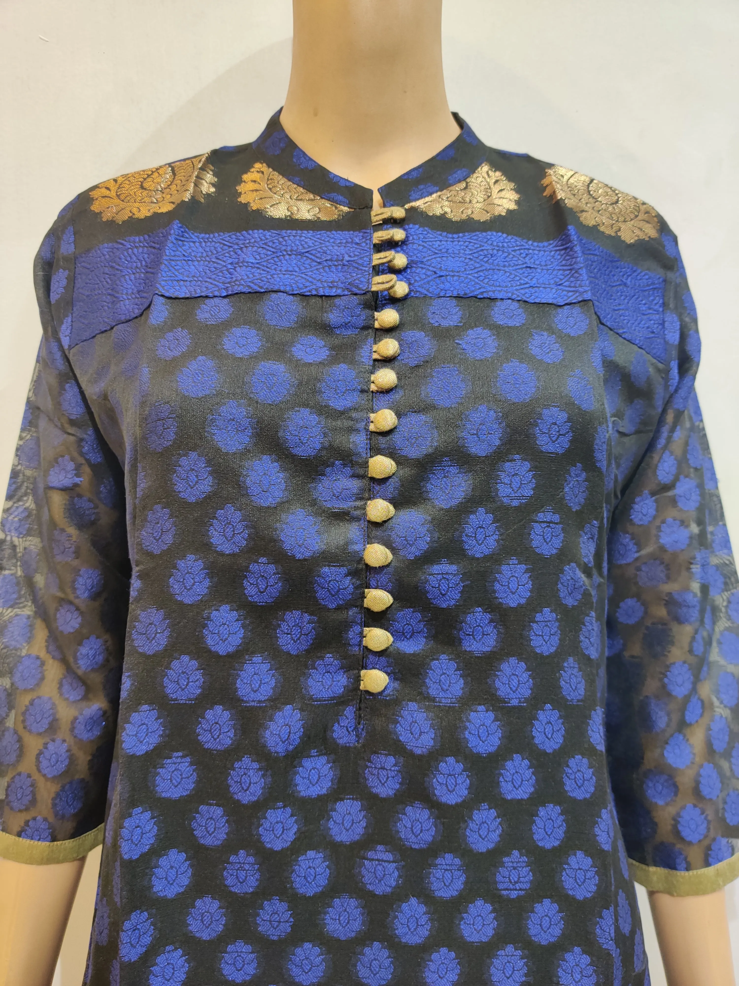 Khus Kurti