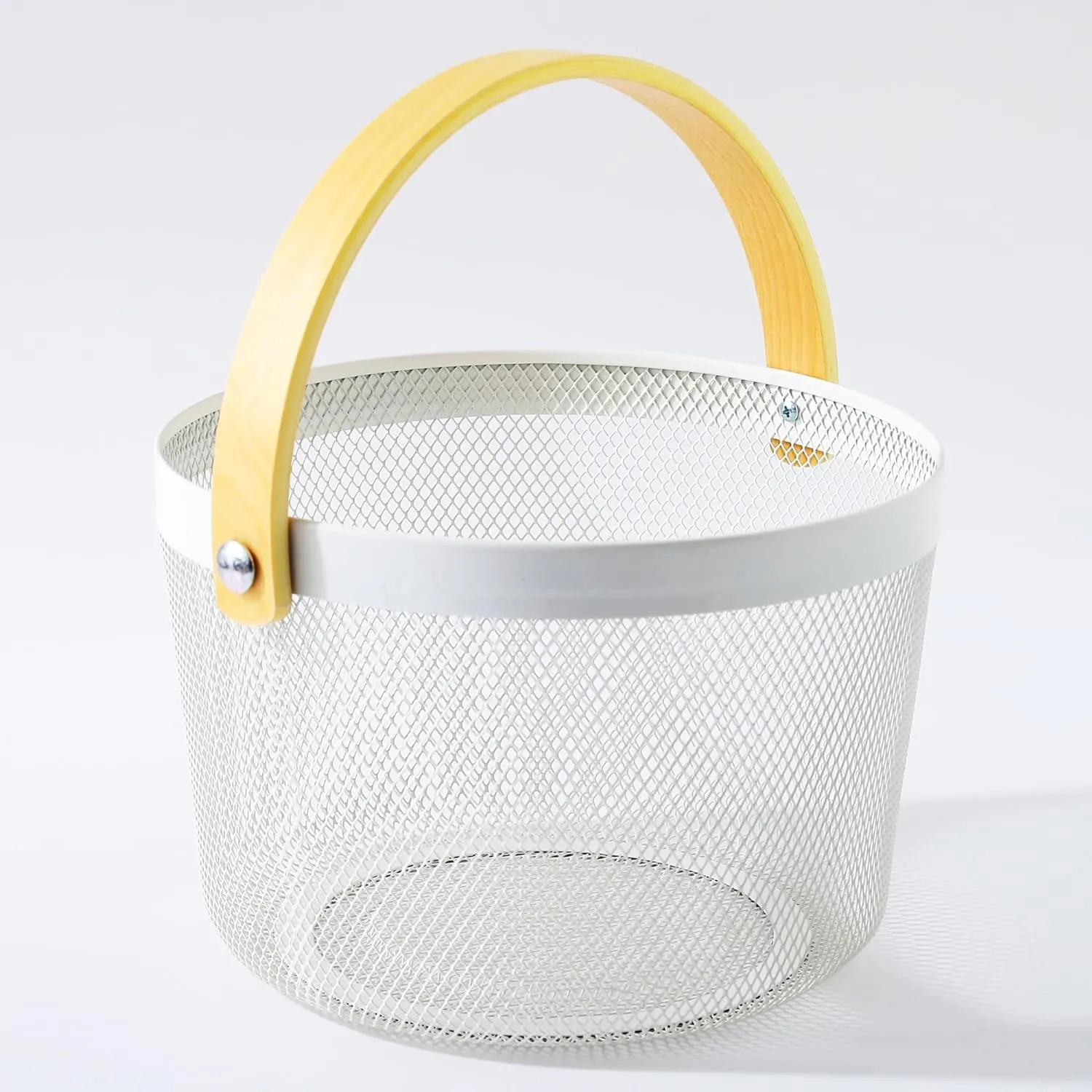 Kuber Industries Round Metal Mesh Basket for Storage with wooden handle | 400 Gm |Fruit Basket and Vegetable Basket for Kitchen | Baskets for Organizing Home and Kitchen | Multipurpose | White