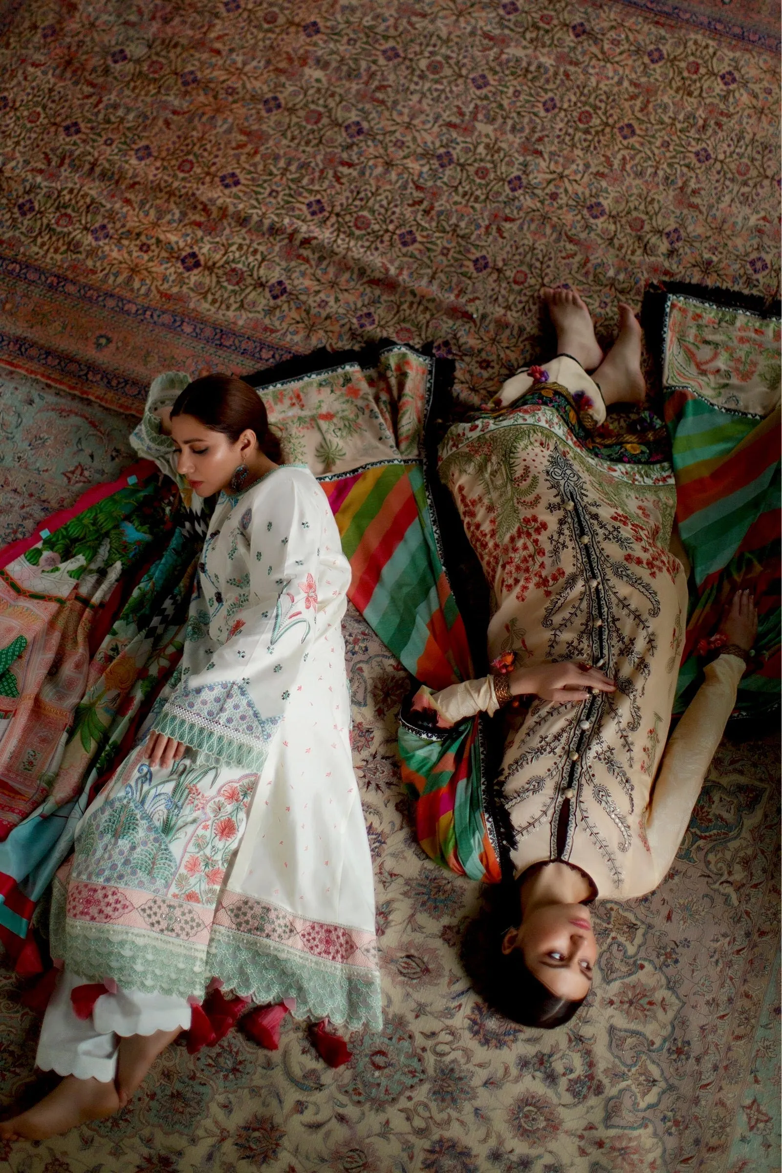 Élan Luxury Lawn Collection – EL21-03 B (NAZIK)