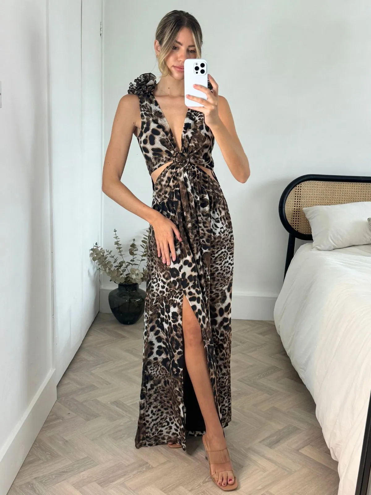 Layla Maxi dress with shoulder corsage / Animal print