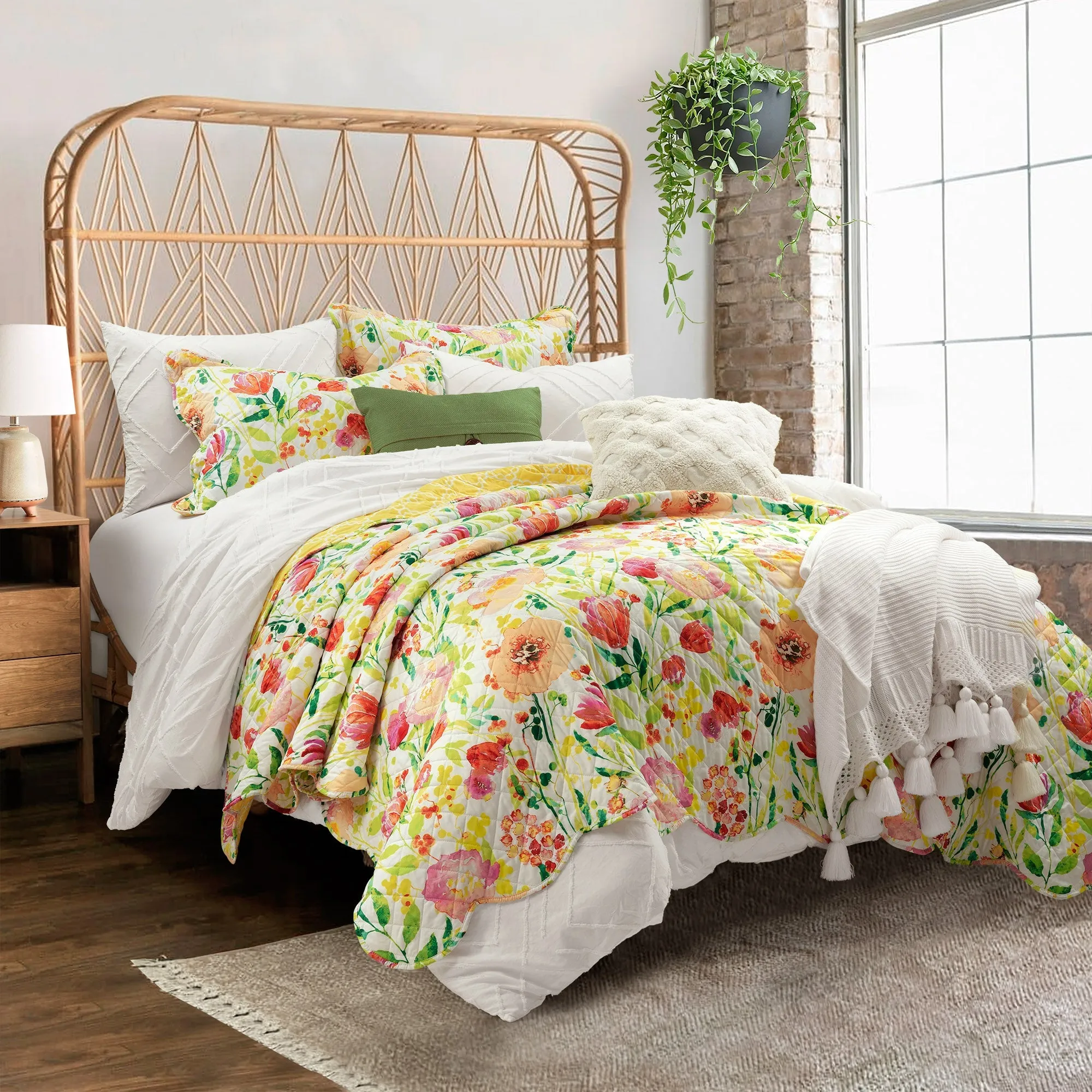 Leilani Watercolor Scallop Edged Floral 3 Piece Quilt Set