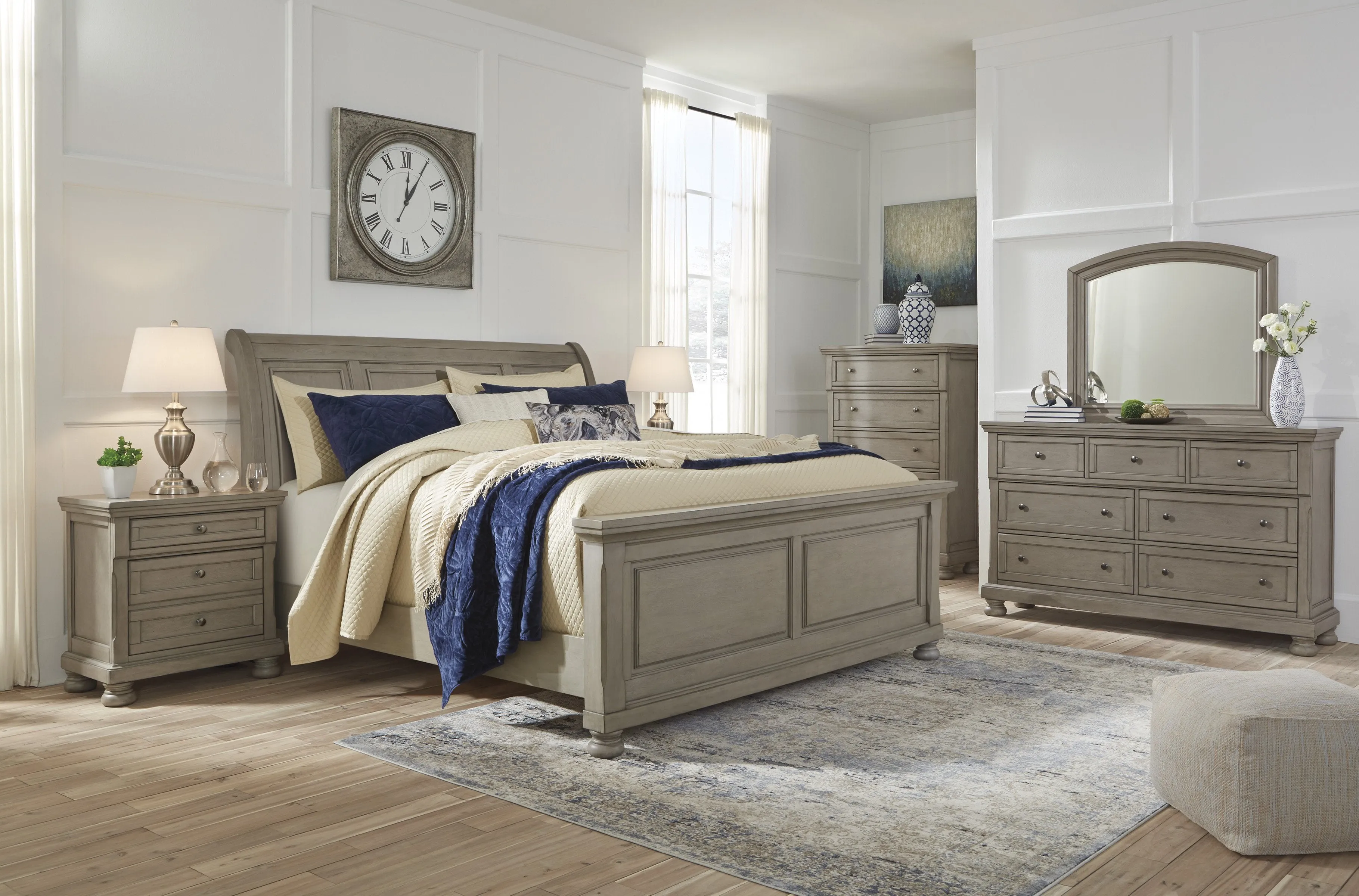 Lettner Light Gray King Sleigh Bed