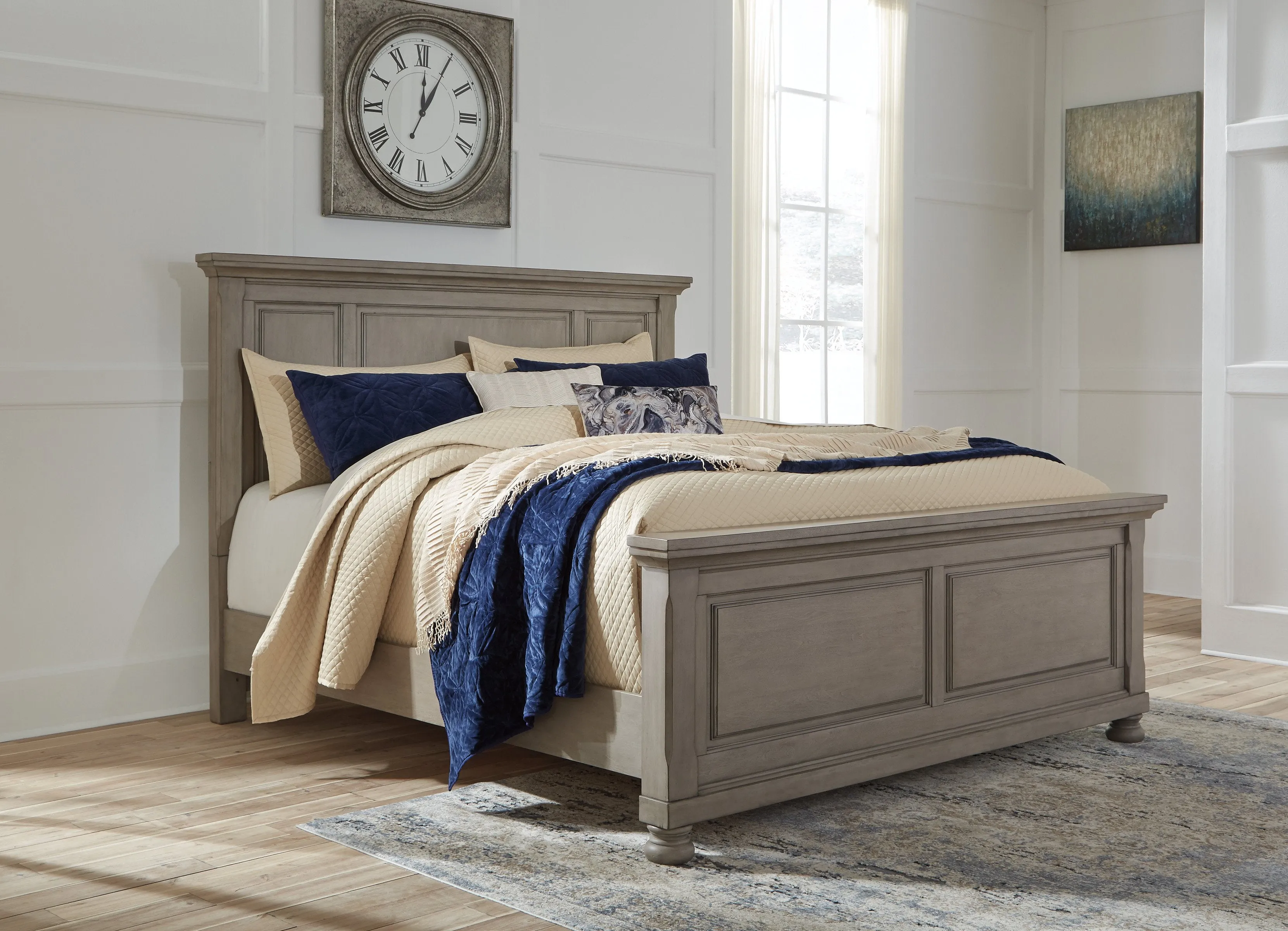 Lettner Light Gray Queen Platform Bed