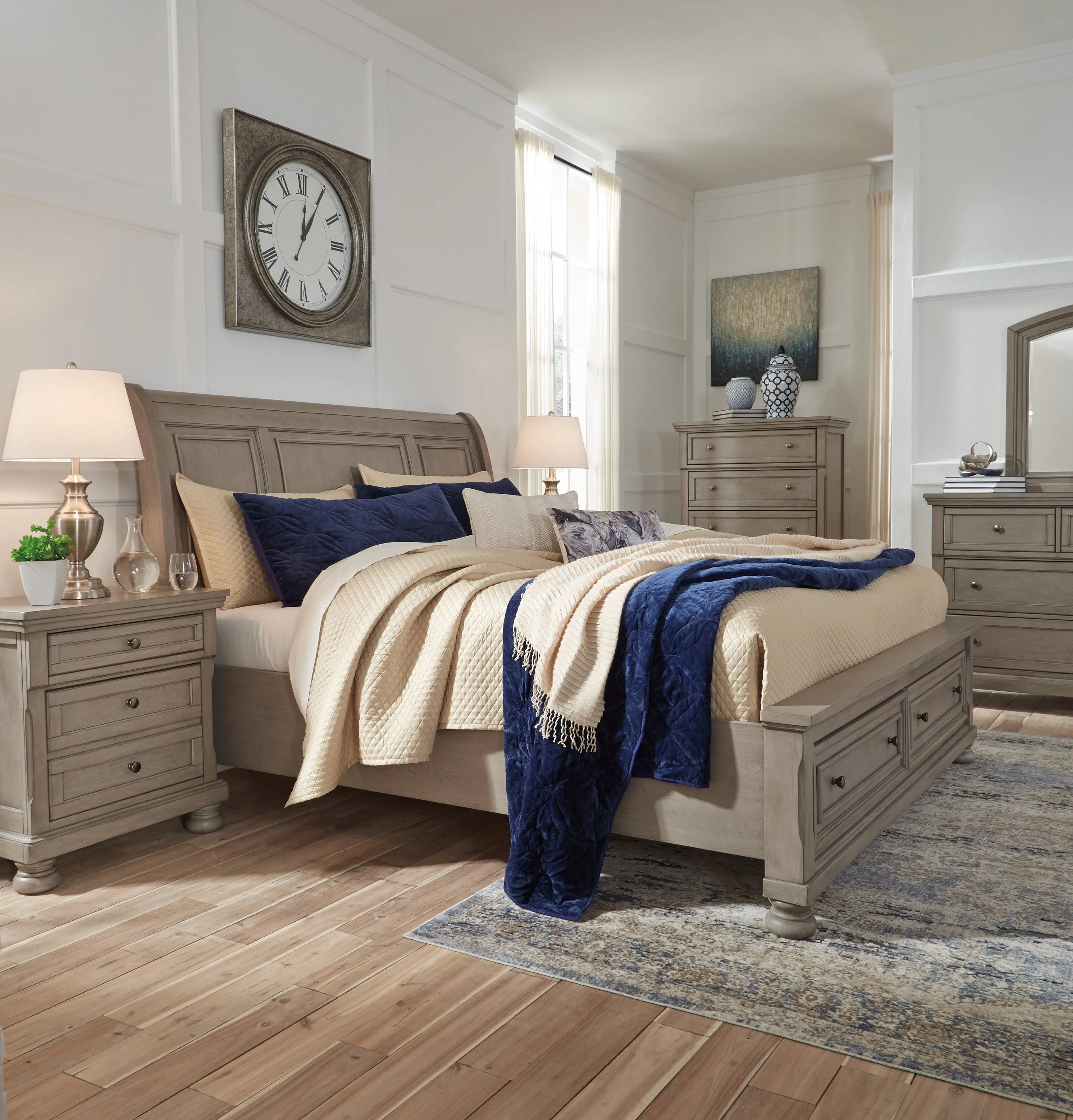 Lettner Light Gray Sleigh Bedroom Set