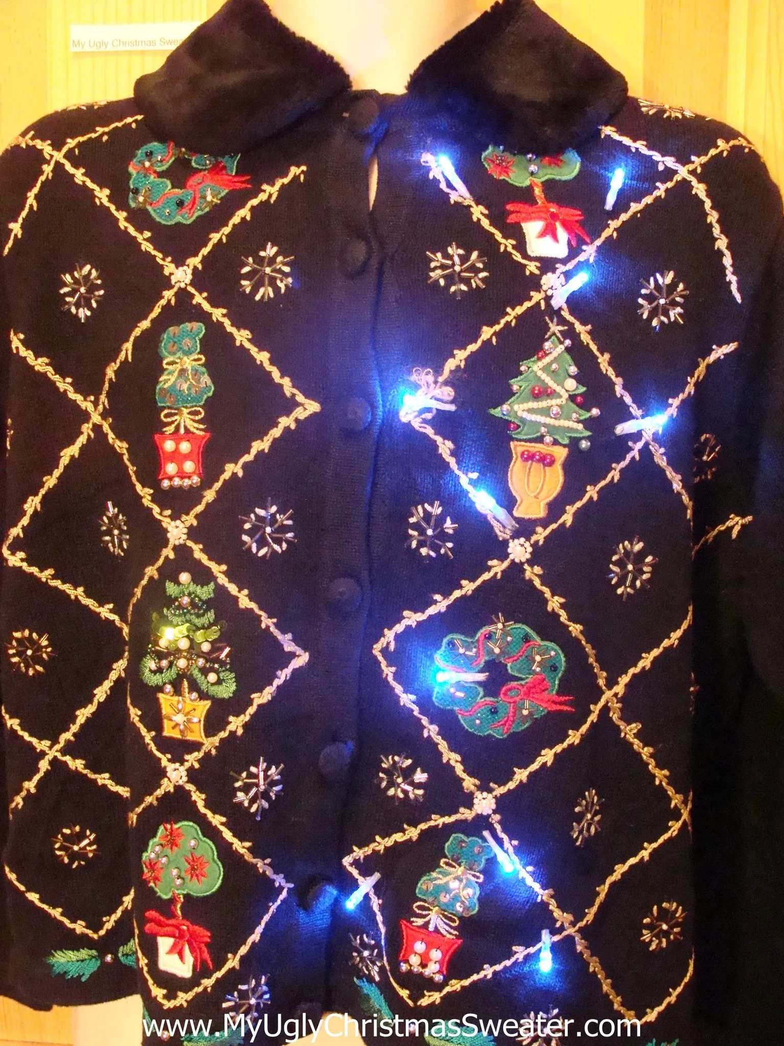 Light Up Ugly Xmas Sweater Grennery, Snowflakes and Furry Collar