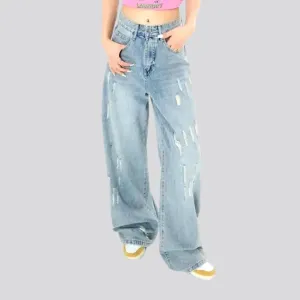 Light-wash floor-length jeans for ladies