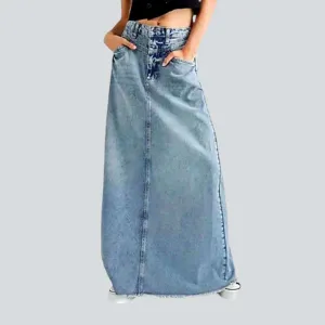 Light-wash women's denim skirt