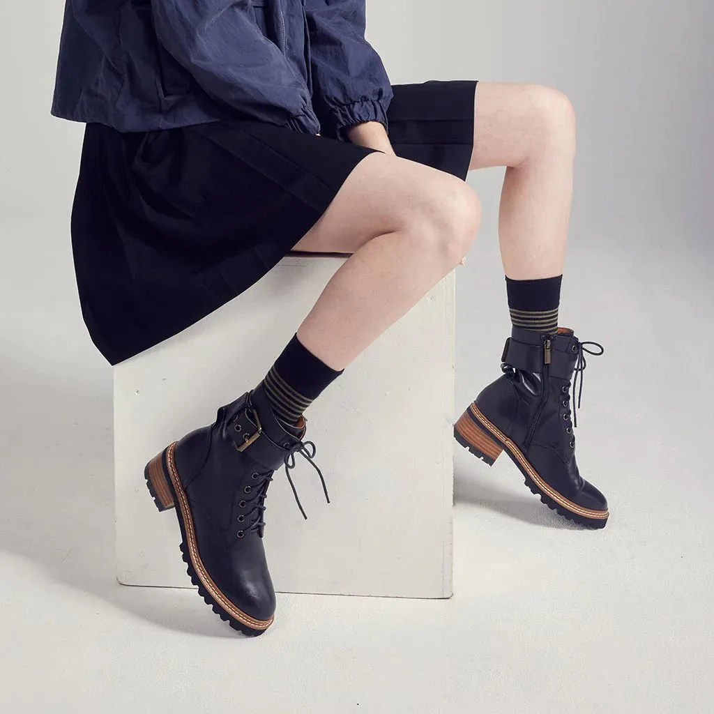 Line Boots in Black