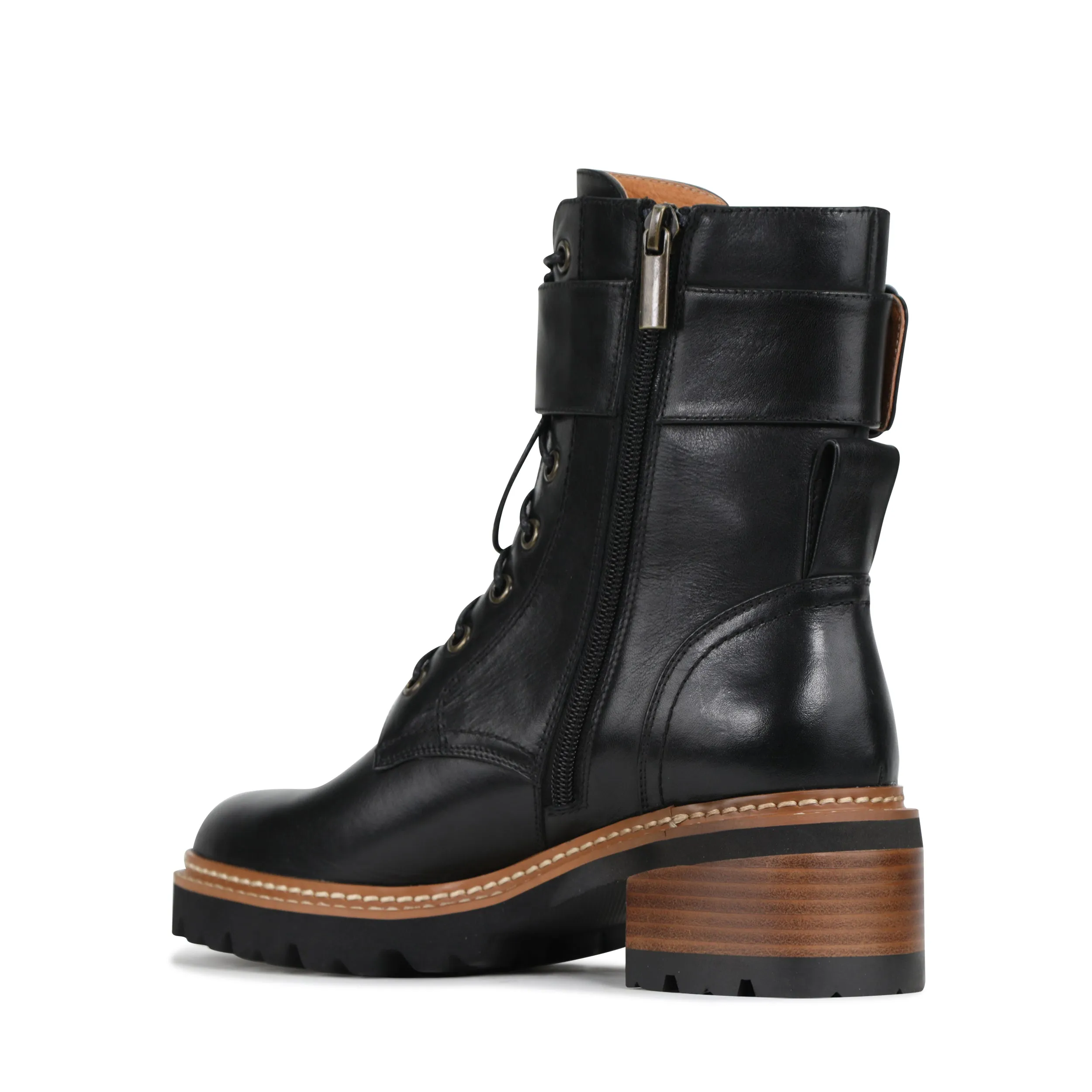 Line Boots in Black