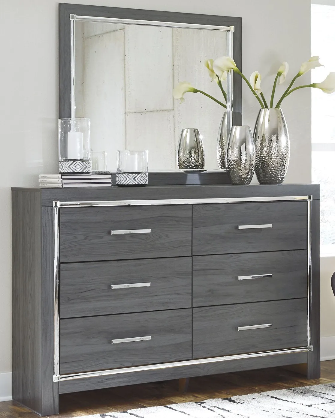 Lodanna Dresser