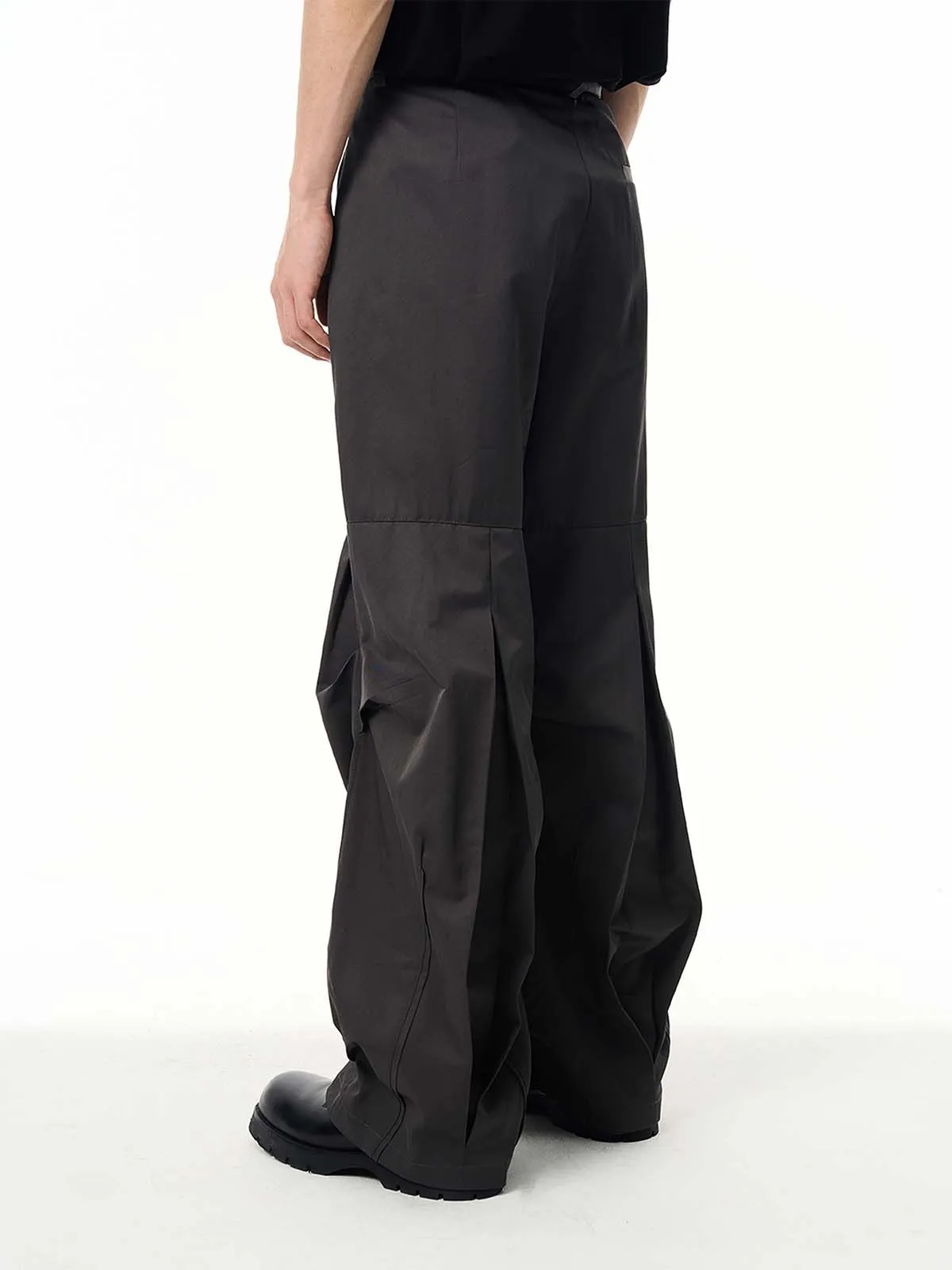 Loose-fitting pleated casual pants