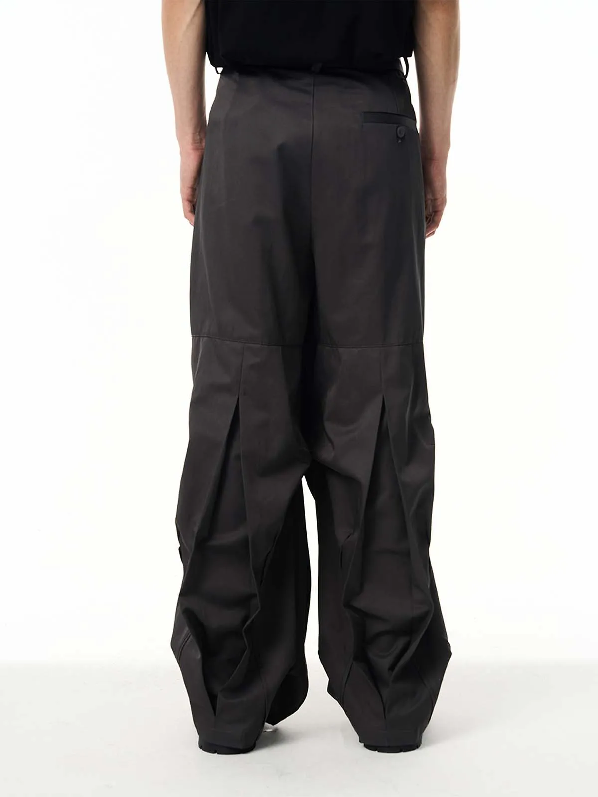 Loose-fitting pleated casual pants