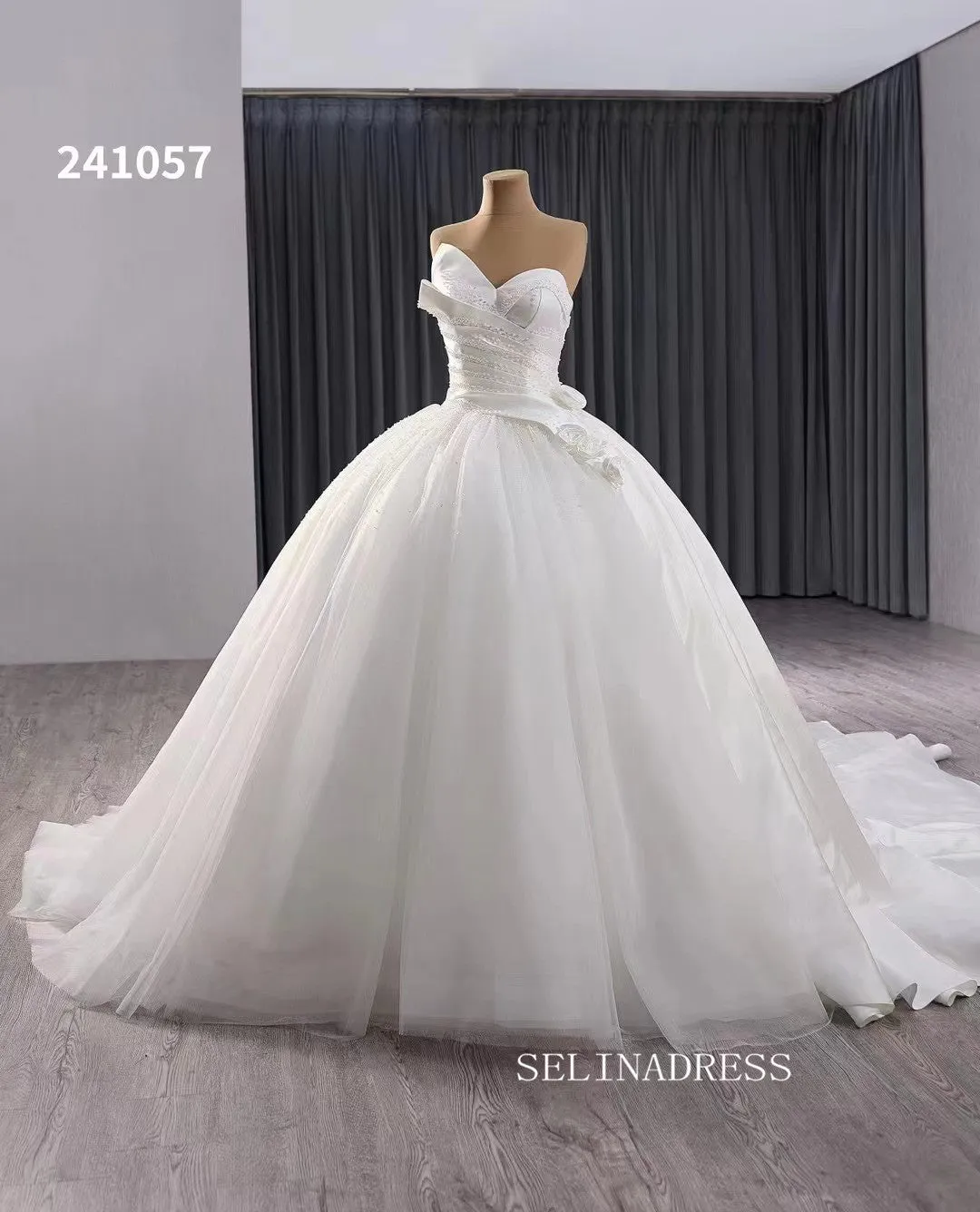 Luxury Ball Gown Sweetheart Beaded Wedding Dress Haute Couture Bridal Gowns 241057