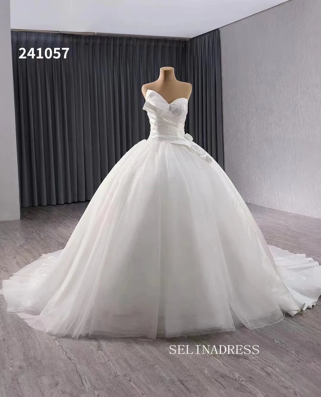 Luxury Ball Gown Sweetheart Beaded Wedding Dress Haute Couture Bridal Gowns 241057