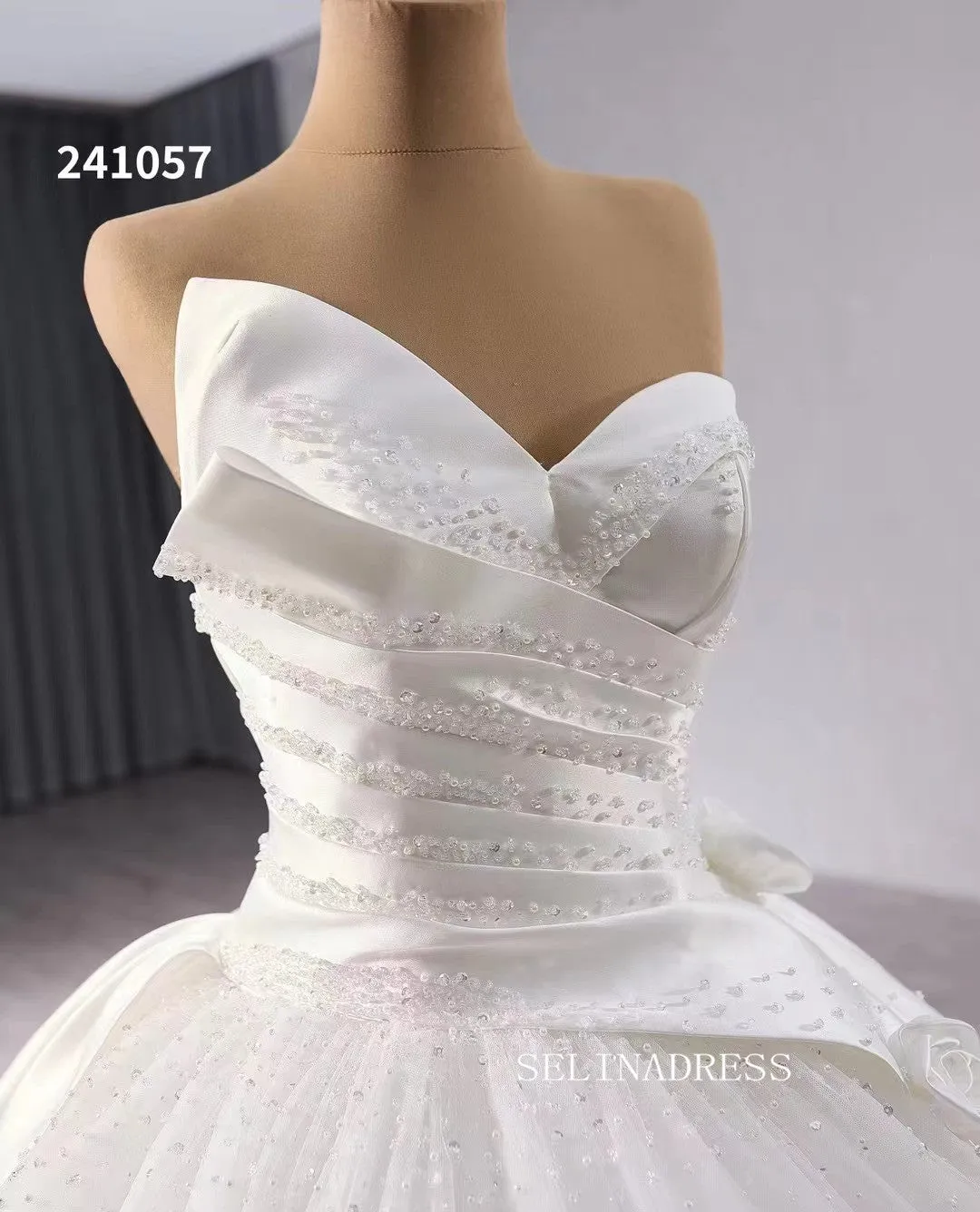 Luxury Ball Gown Sweetheart Beaded Wedding Dress Haute Couture Bridal Gowns 241057