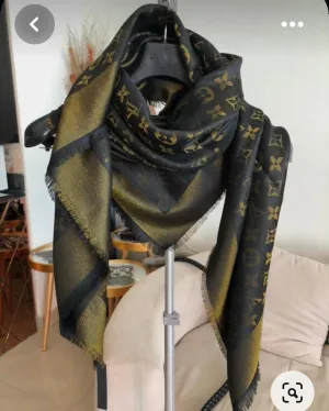 LV scarf