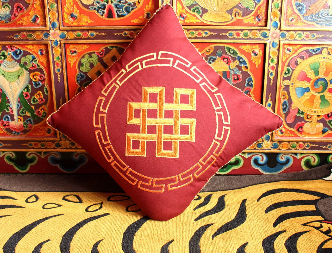 Marooon Endless Knot Cushion Cover with thin inner foam