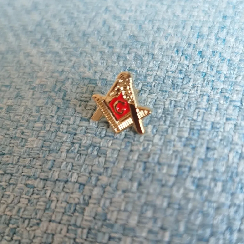 Master Mason Blue Lodge Lapel Pin - 12mm Red Enamel & Gold Plating