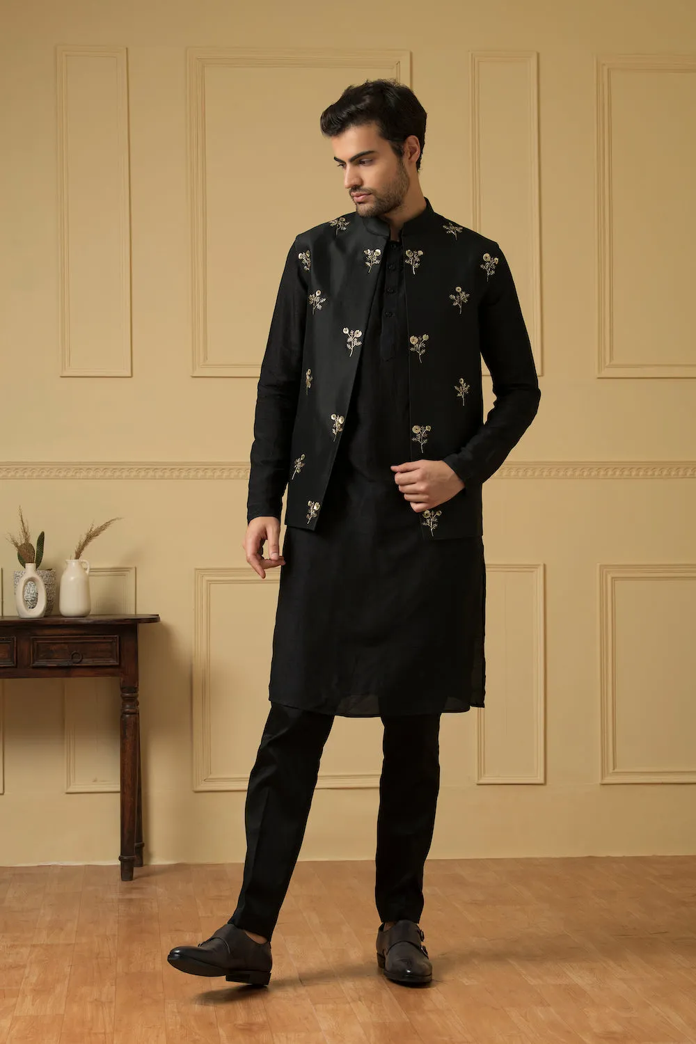 Men's Nehru Jacket With Shimmering Tikkis Set - Hilo Design