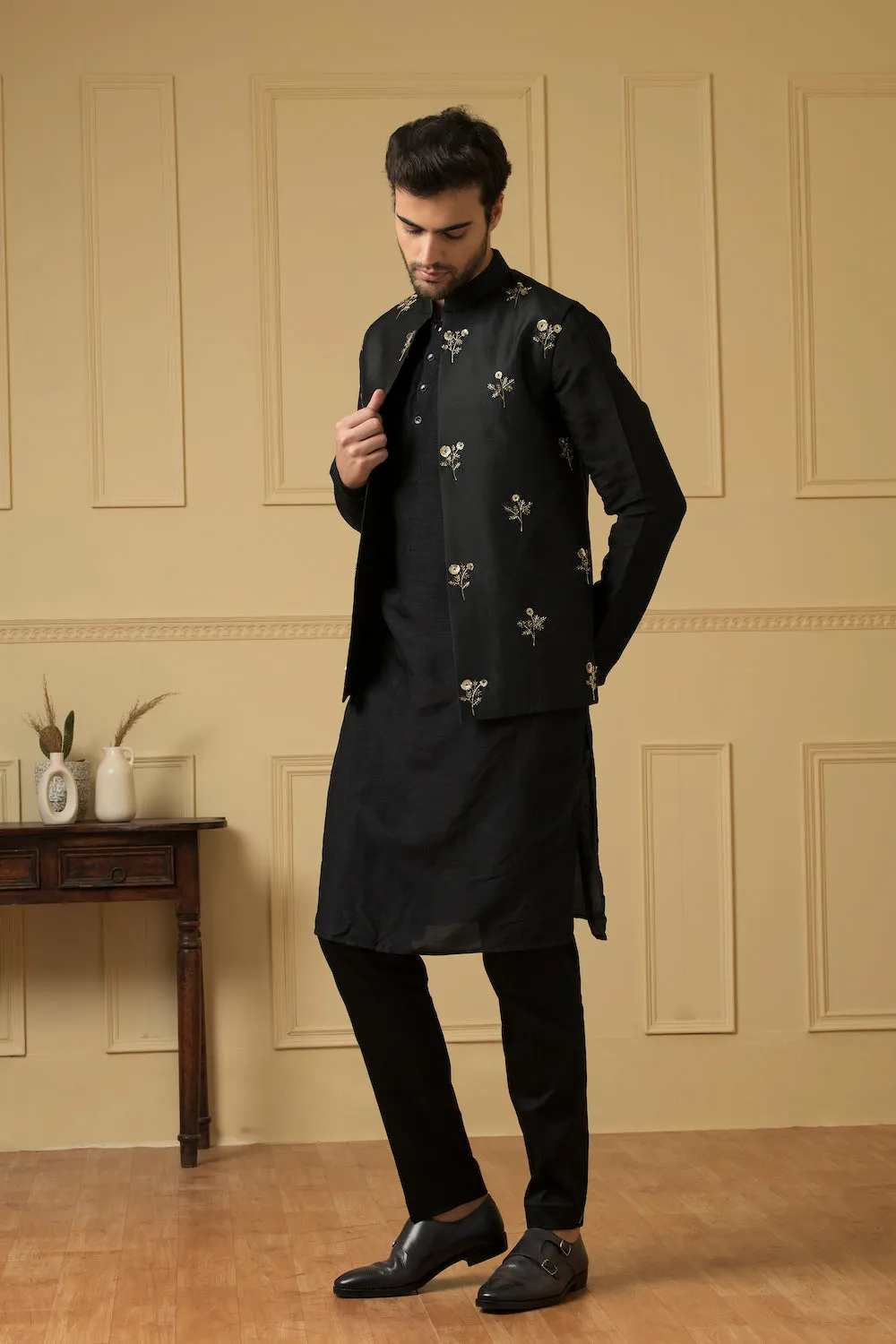 Men's Nehru Jacket With Shimmering Tikkis Set - Hilo Design