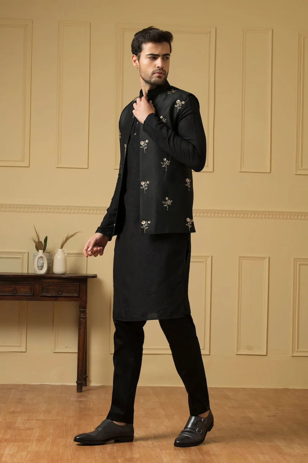 Men's Nehru Jacket With Shimmering Tikkis Set - Hilo Design