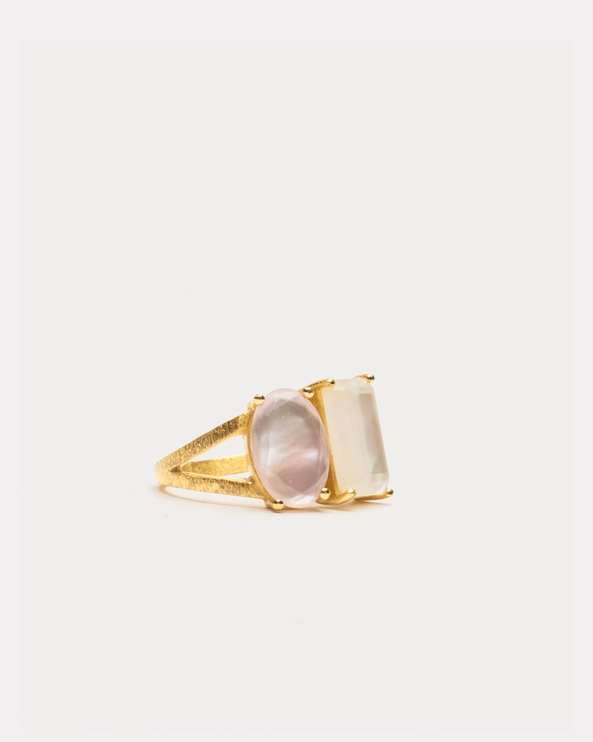 Mereda Ring Mother of Pearl Rose Quartz