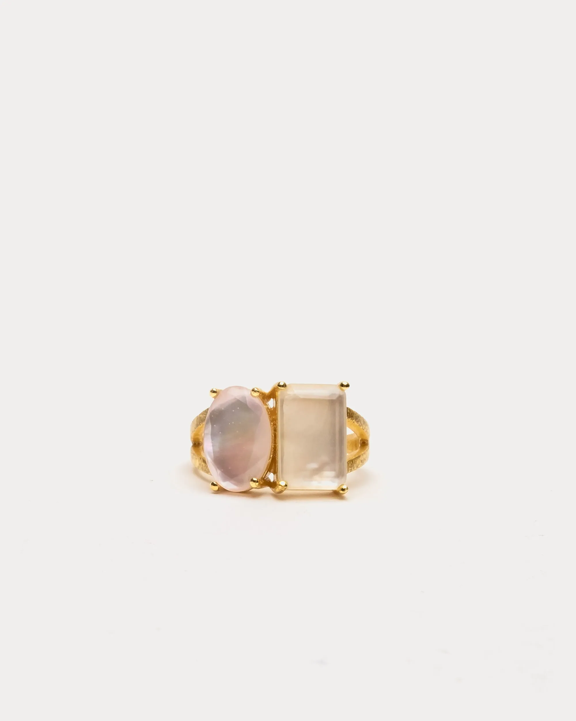 Mereda Ring Mother of Pearl Rose Quartz