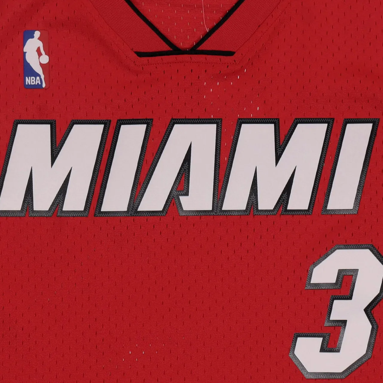 Mitchell and Ness Dwyane Wade Miami Heat 2005-2006 Alternate Swingman Jersey - Red