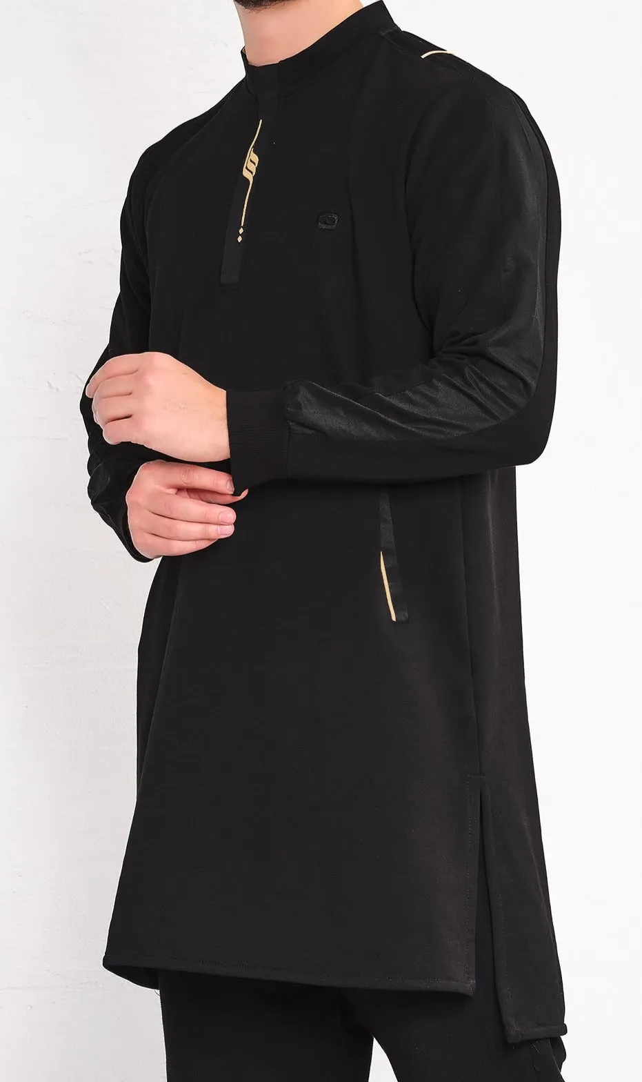 Muslim Men’s Short Jubba Kamisweat Subtil QL in Black and Gold