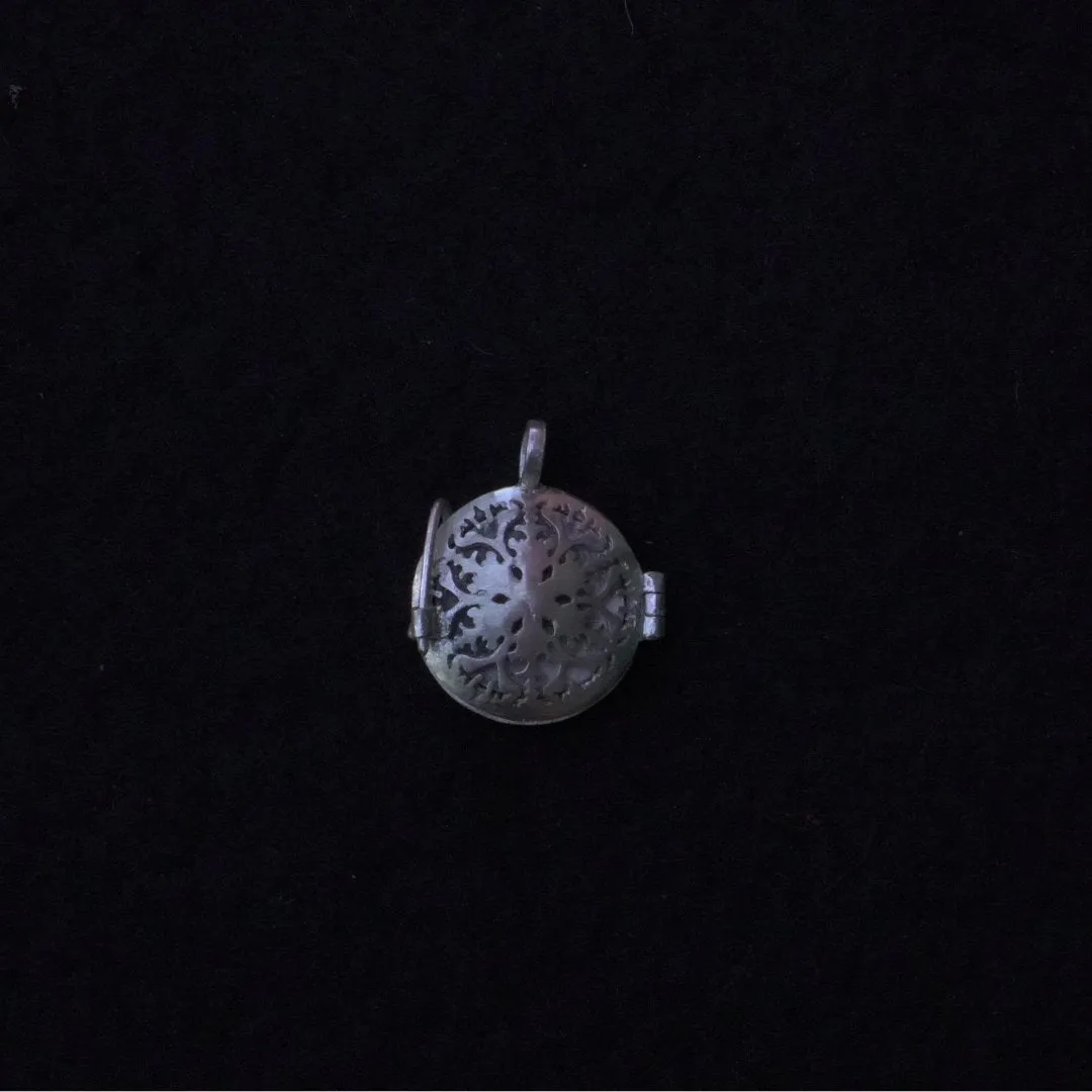 Nakshi Openable Pendant