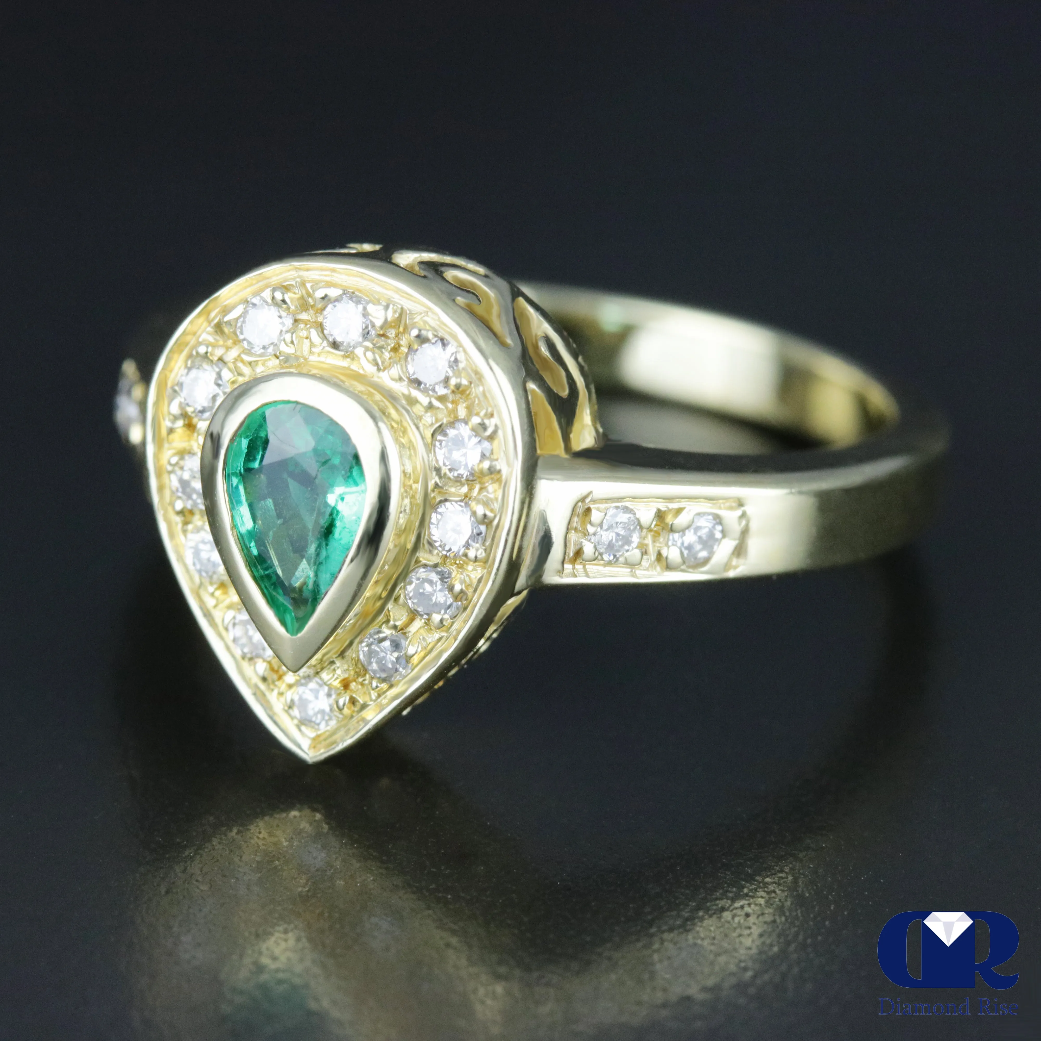 Natural 0.80 Ct Pear Shape Emerald & Diamond Cocktail Ring Engagement Ring 14K