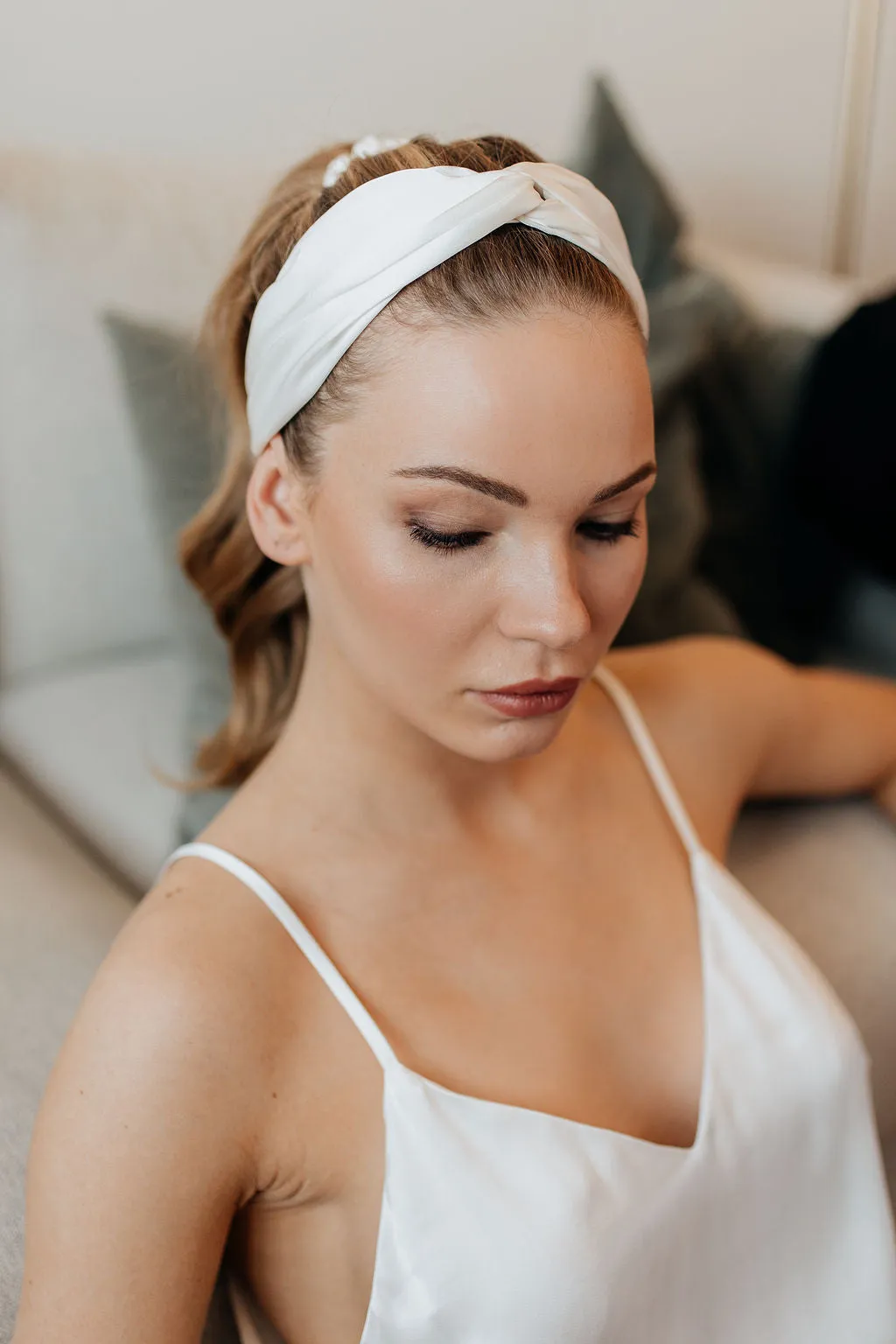 Natural silk Headband White Pearl