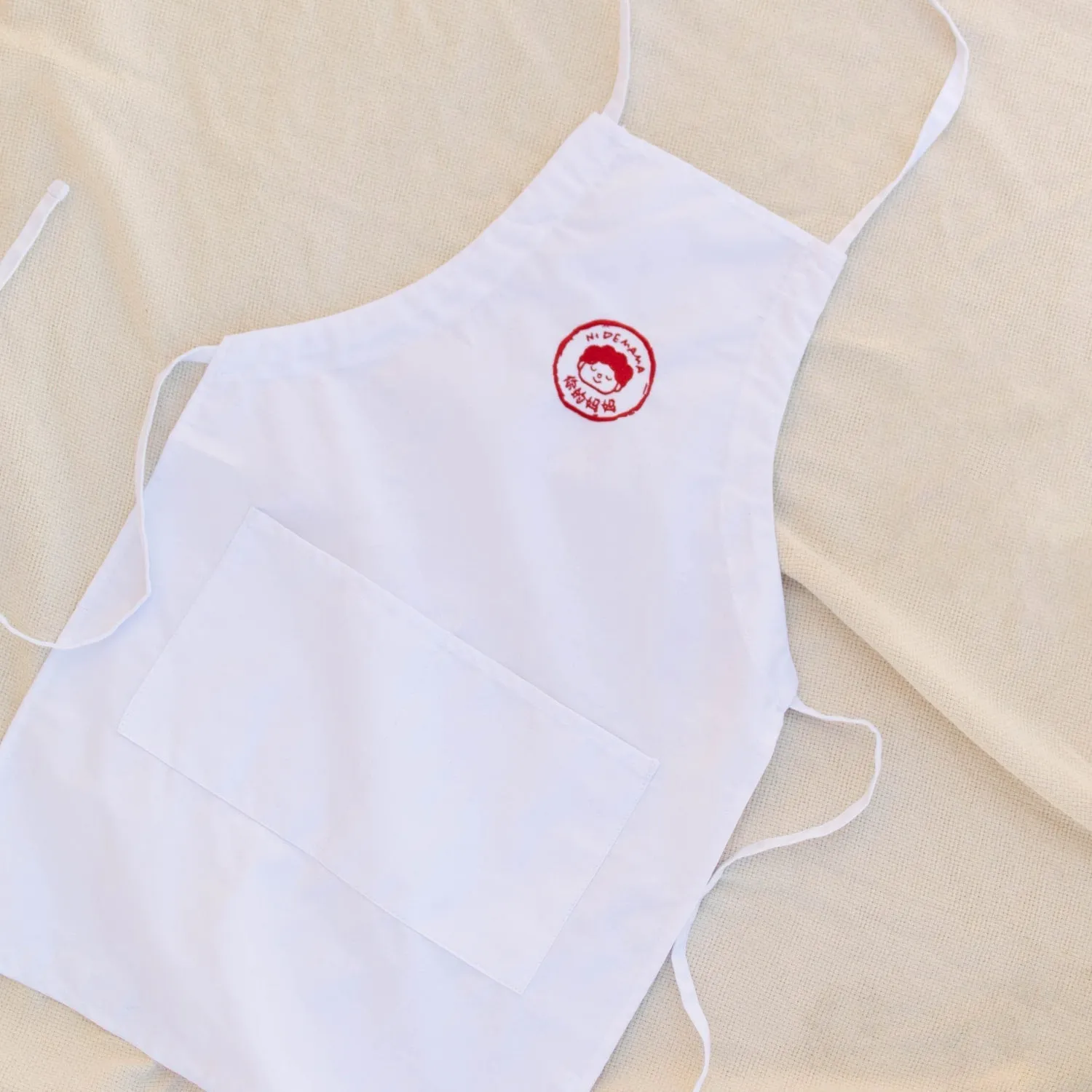 Ni De Mama Embroidered Apron