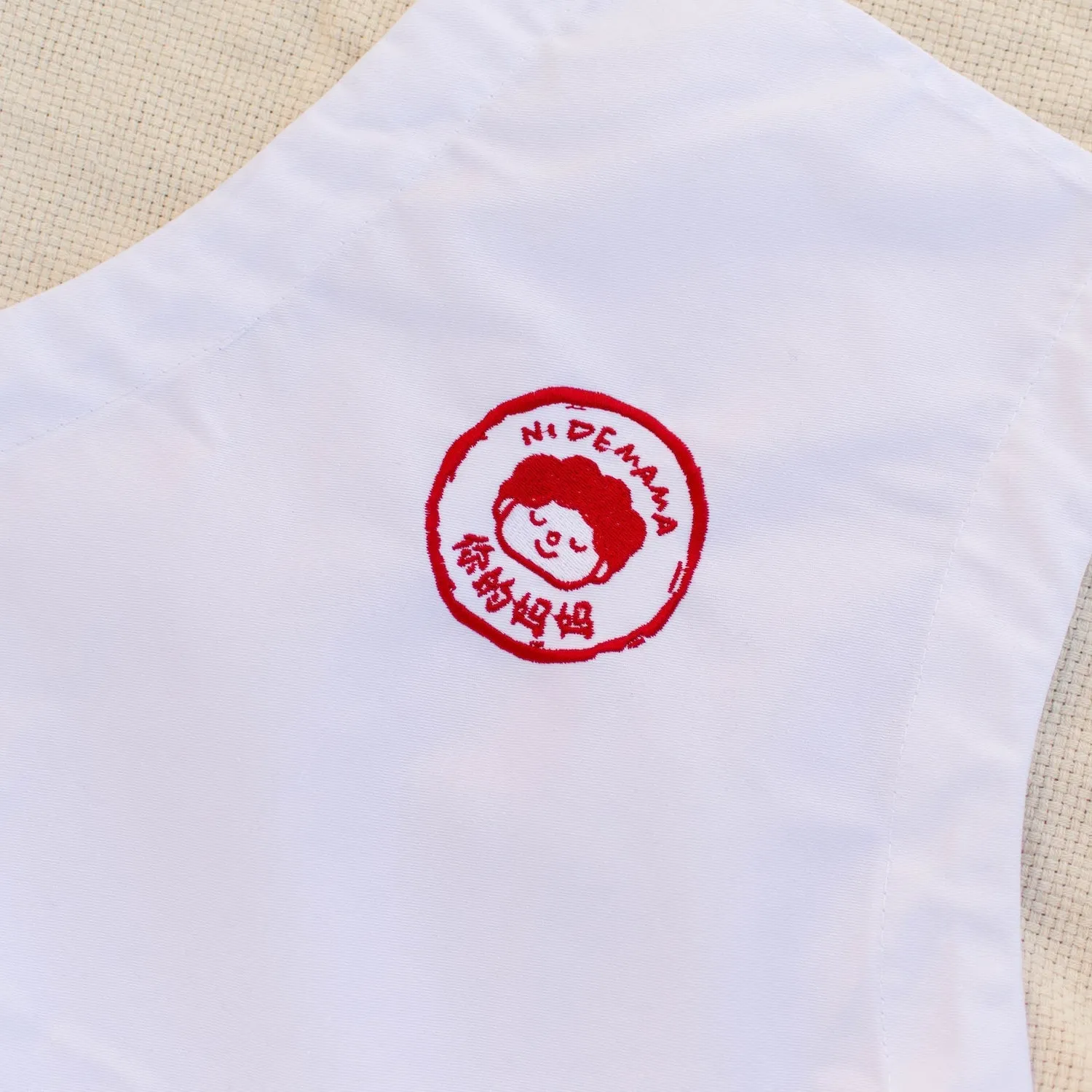 Ni De Mama Embroidered Apron