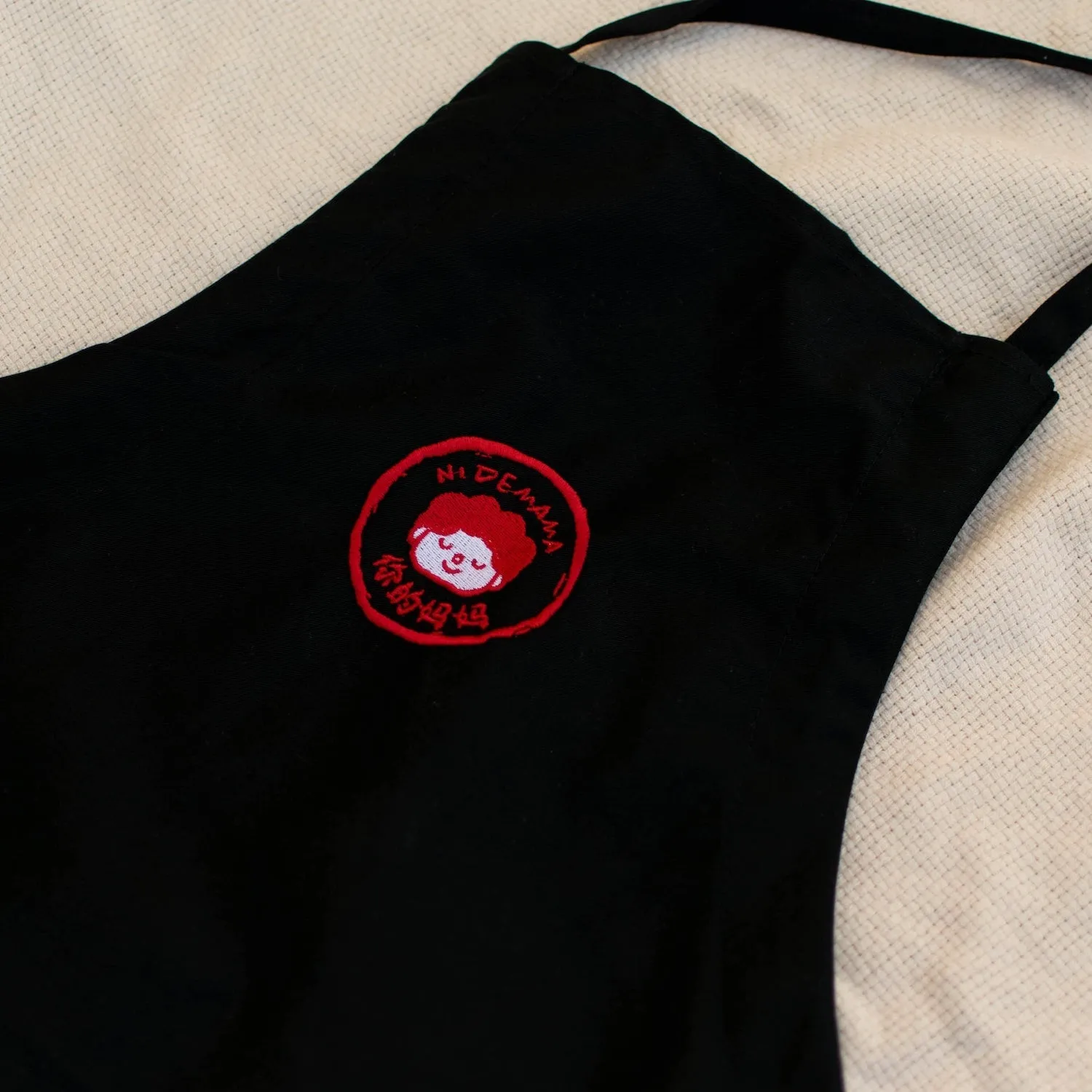 Ni De Mama Embroidered Apron