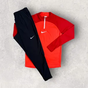 NIKE 1/4 ZIP - RED / NIKE DRI-FIT JOGGING BOTTOMS - BLACK