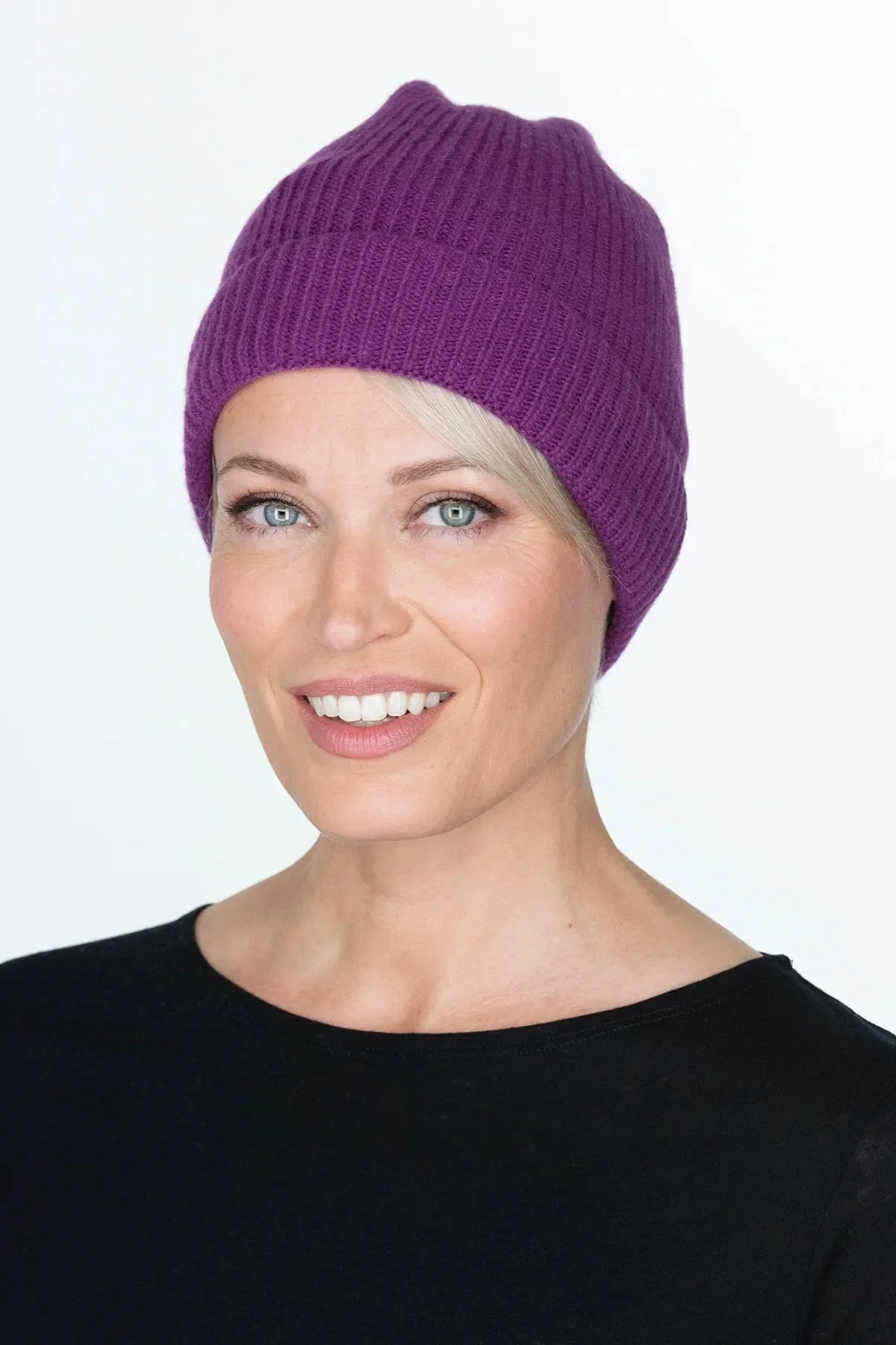 Ofena Cashmere Beanie Violet