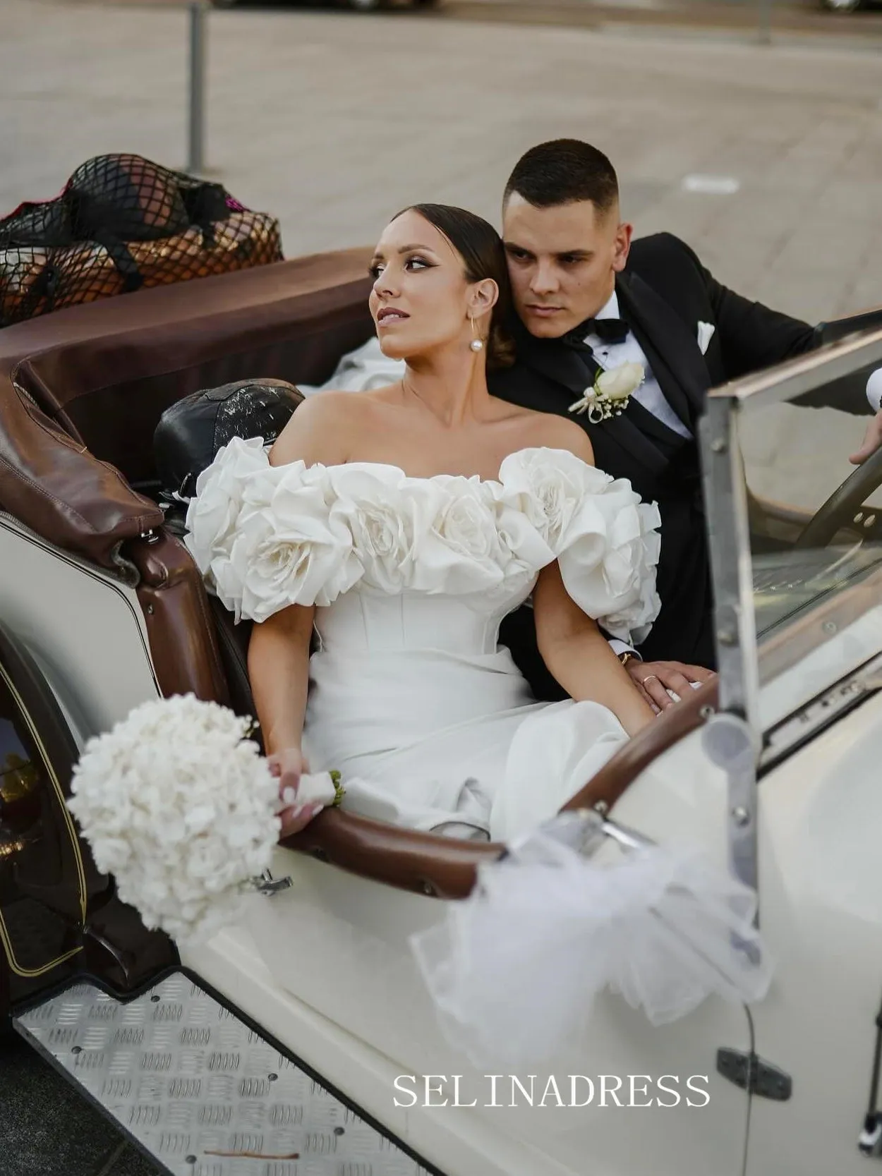 Off-the-shoulder Mermaid White Wedding Dress Hand made flower Satin Wedding Gowns EVW004