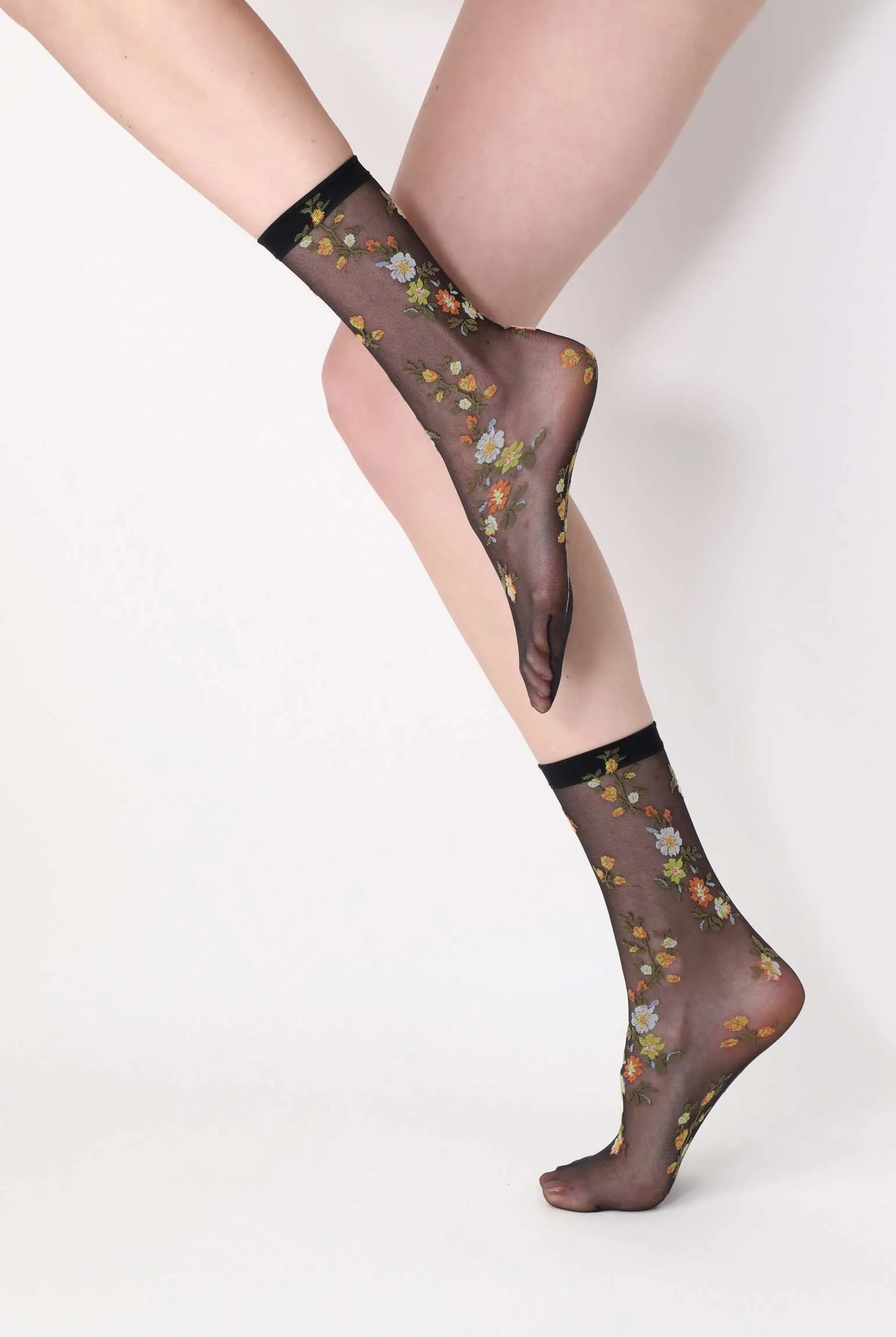 Oroblu Floral Embroidery Crew Socks