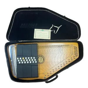 Oscar Schmidt Model 45 AutoHarp w/Hard Case