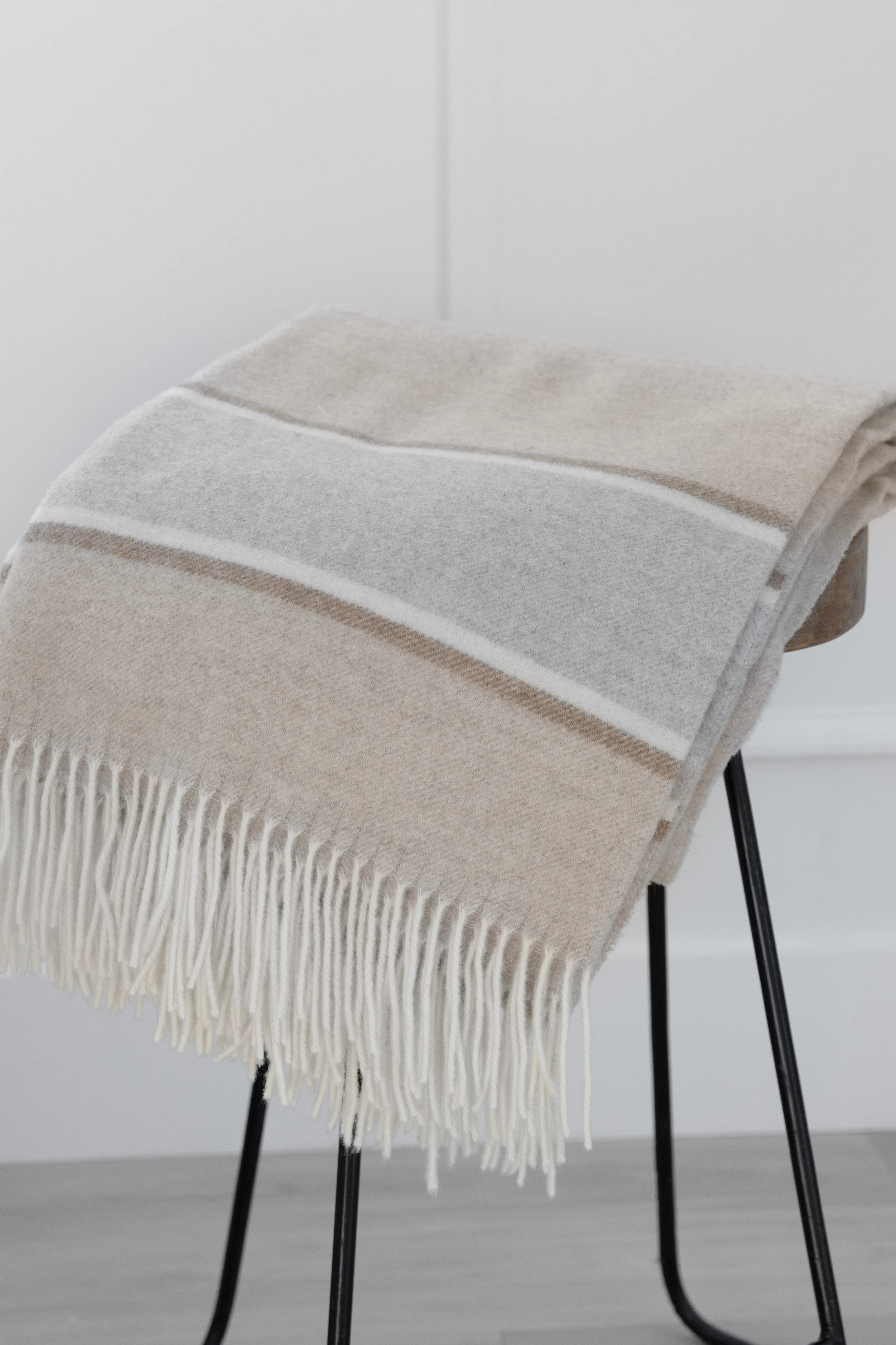 Oslo Throw Beige/Light Grey