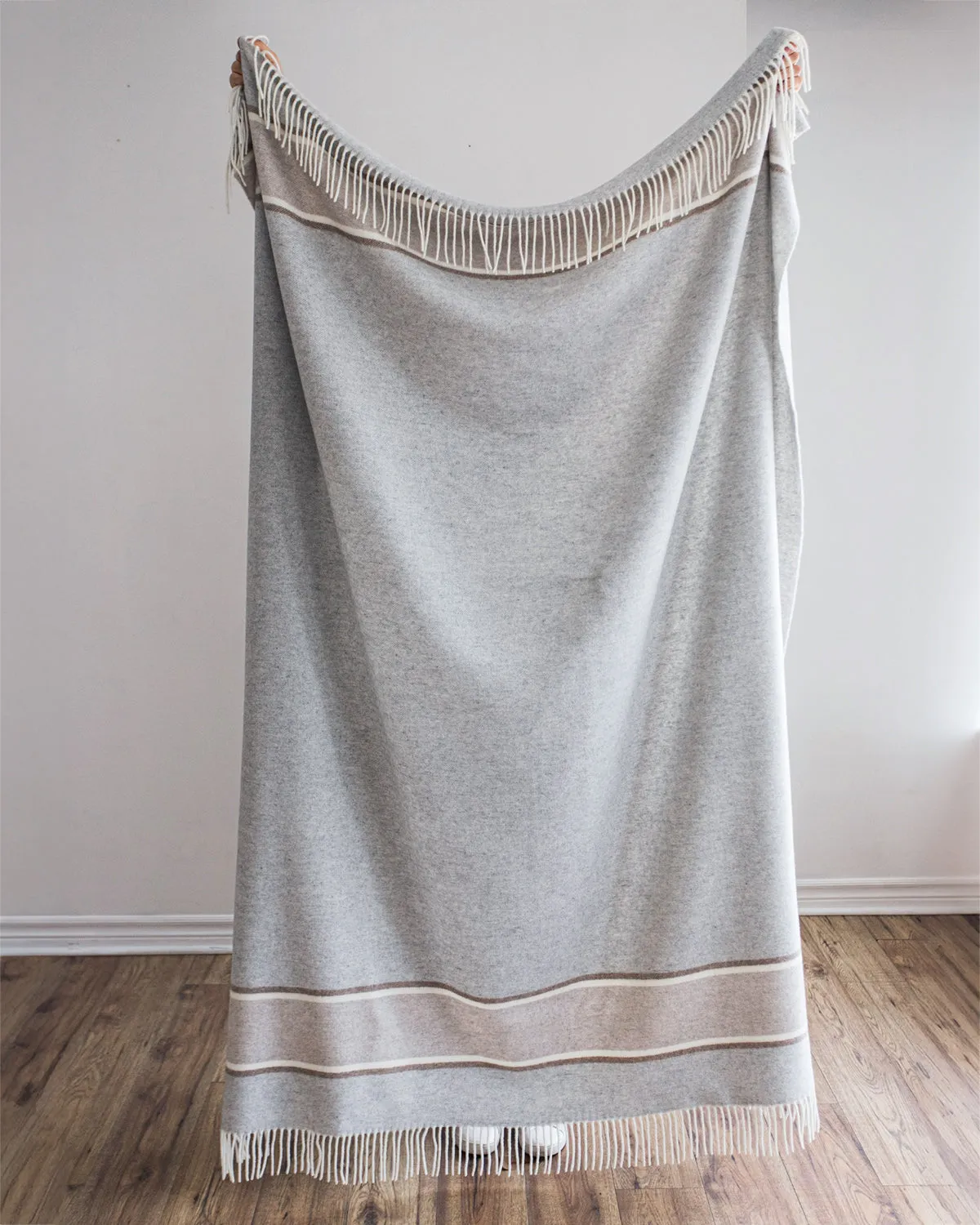 Oslo Throw Light Grey/Beige